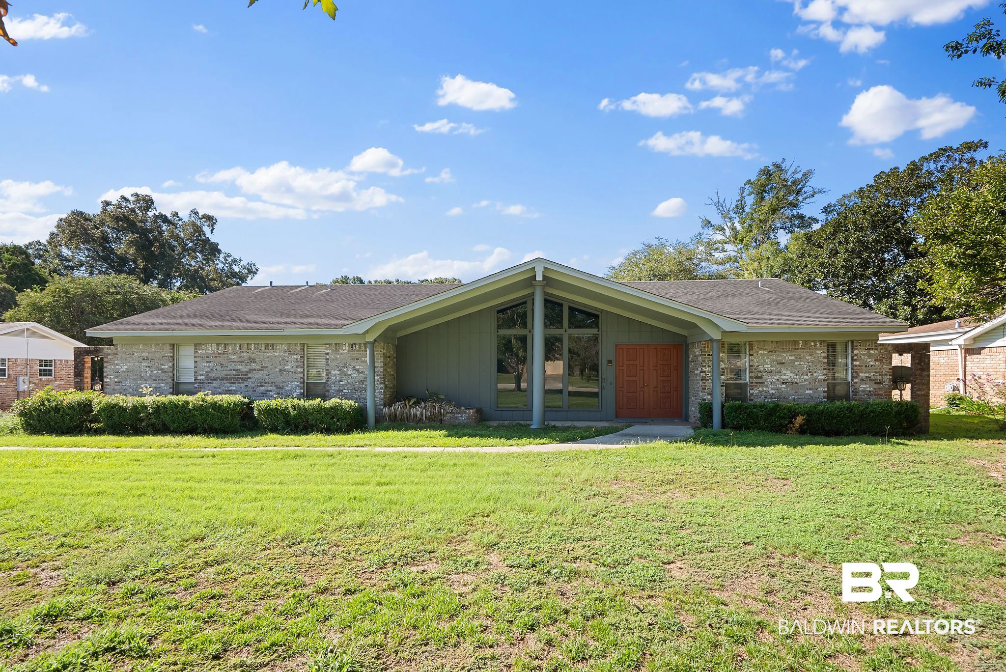 504 N Vaughn Dr — photo