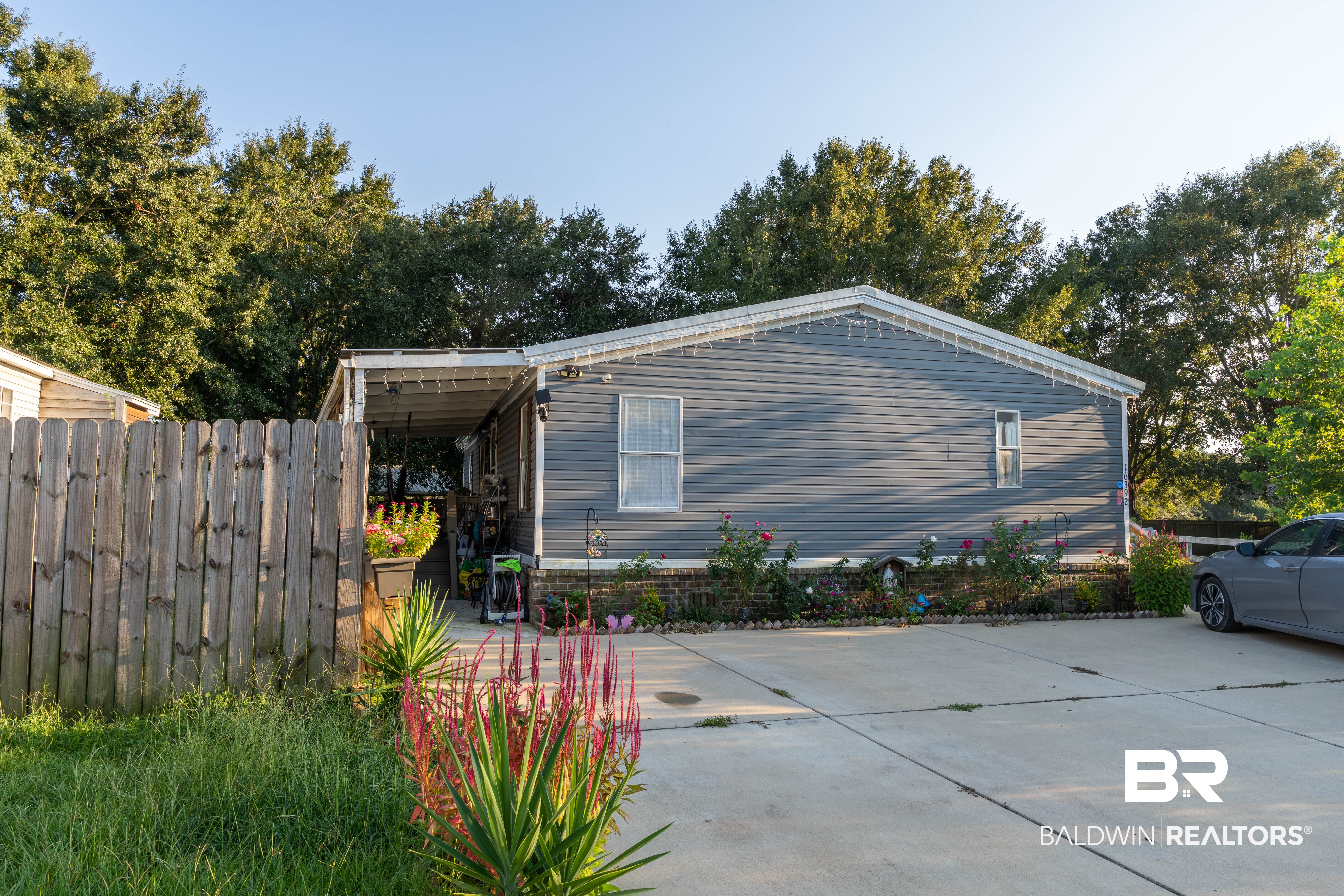 16392 Sapphire Ct — photo