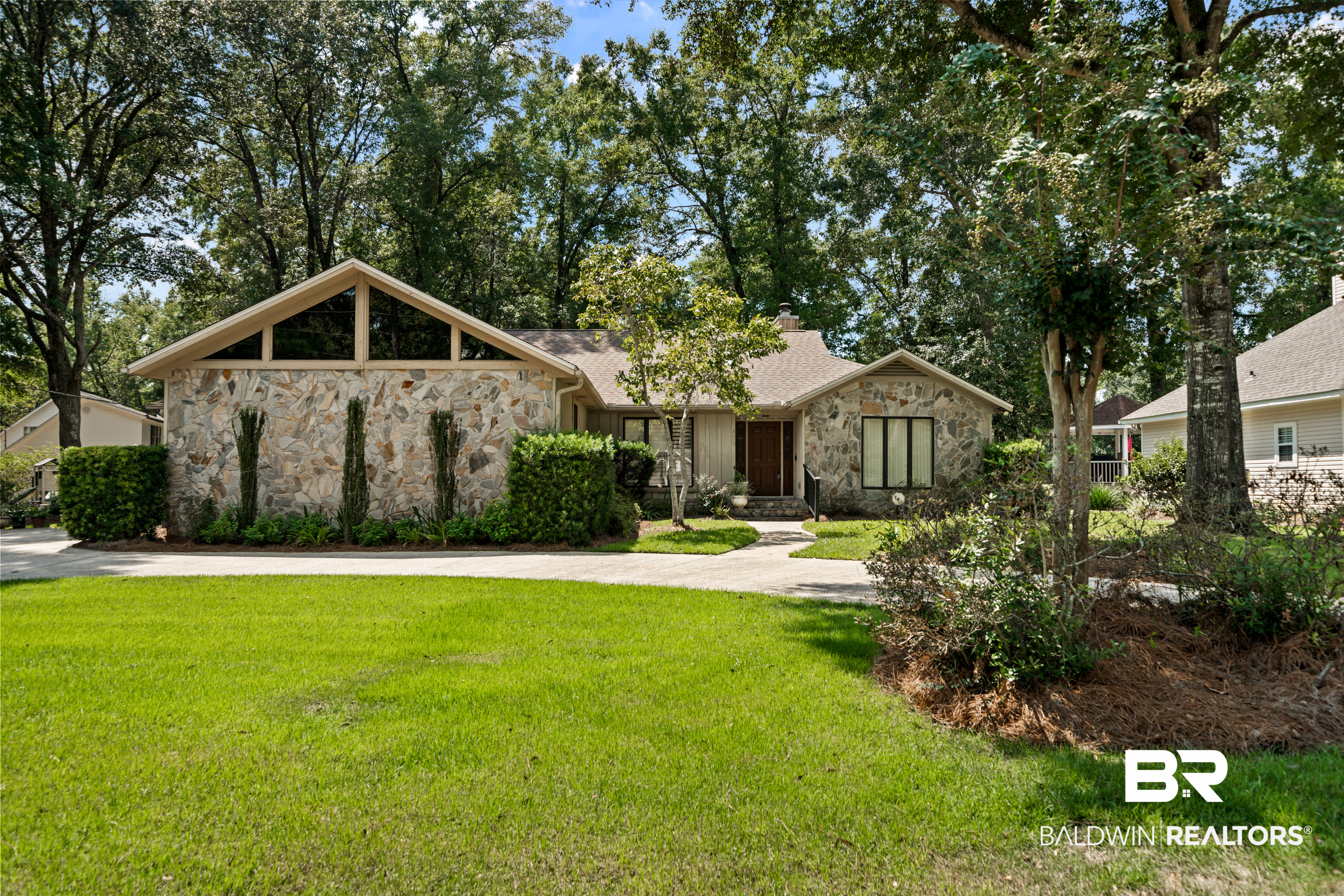 499 Ridgewood Drive — photo
