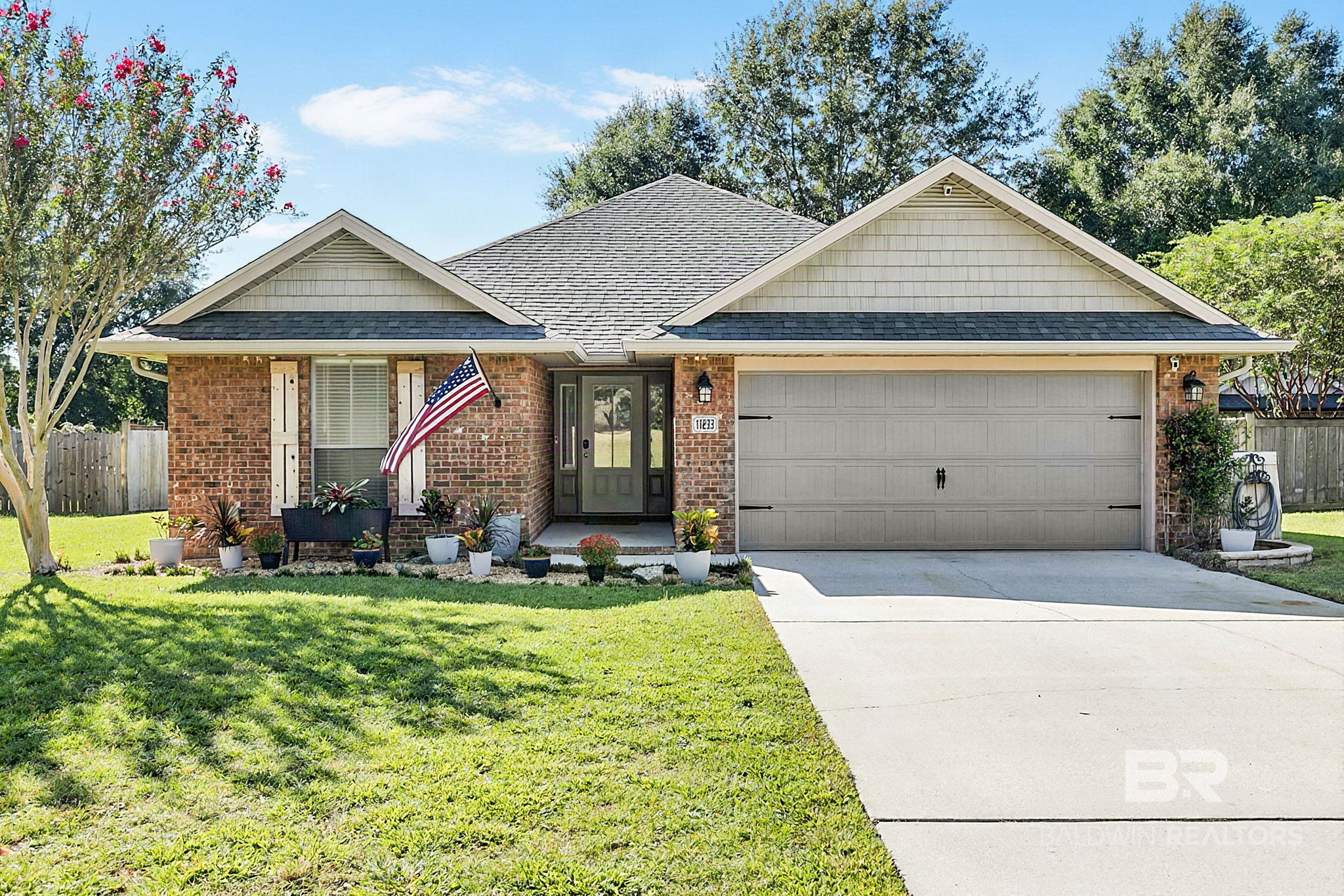 11233 Herschel Loop — photo