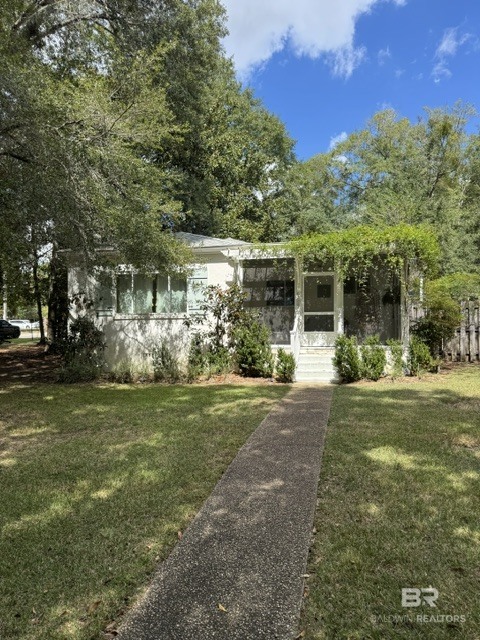 401 Fairwood Boulevard — photo