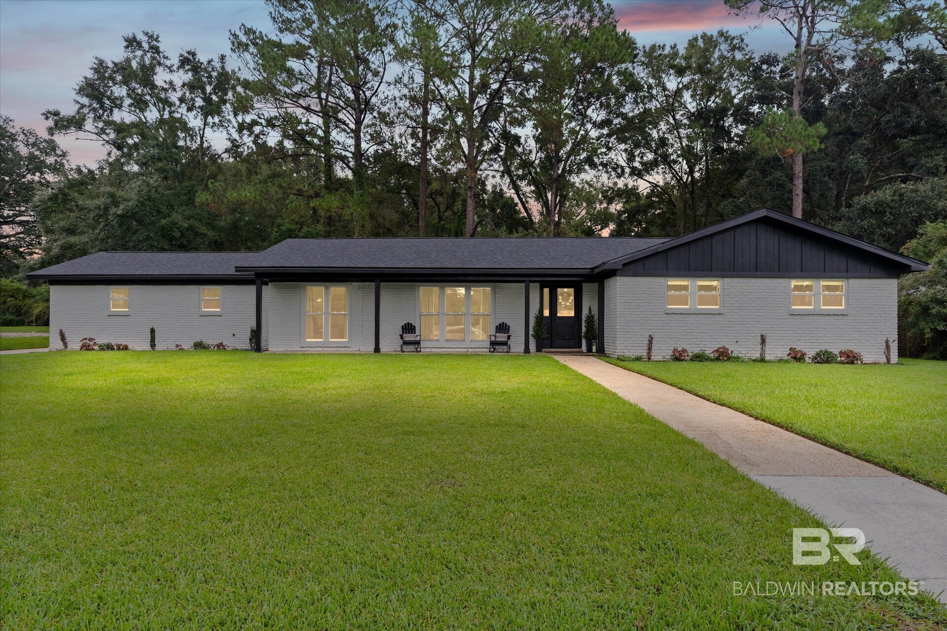 5404 Scanlan Way — photo