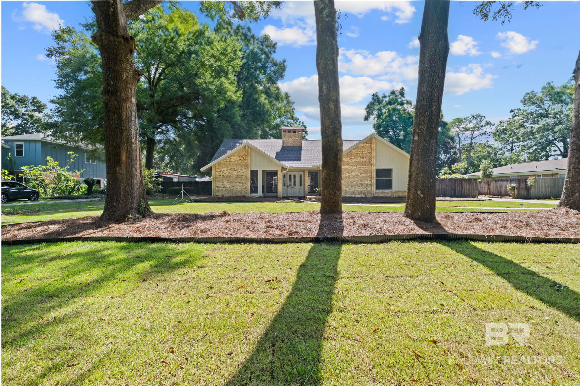 562 N Vaughn Drive — photo