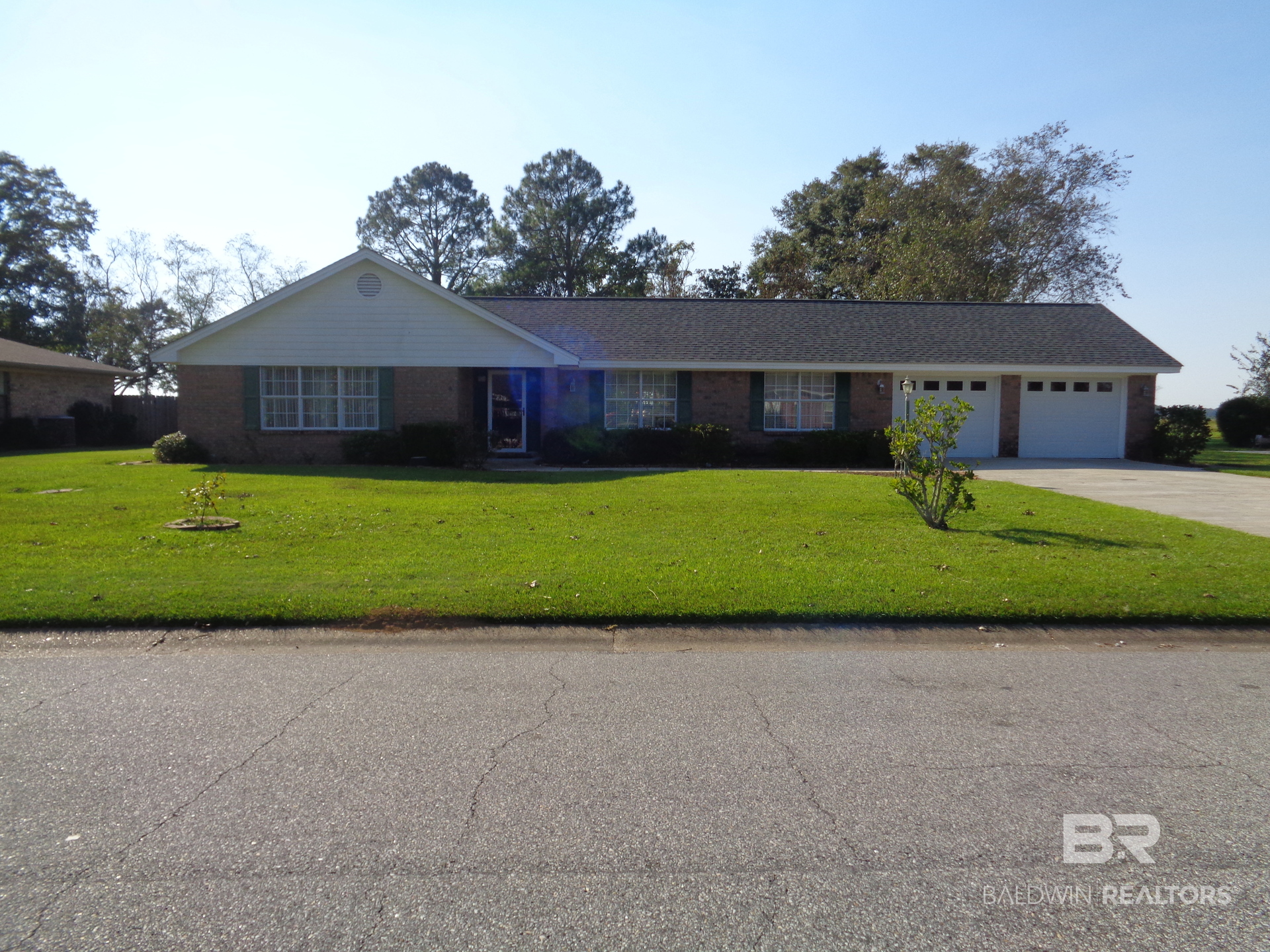 9075 Fairway Drive — photo