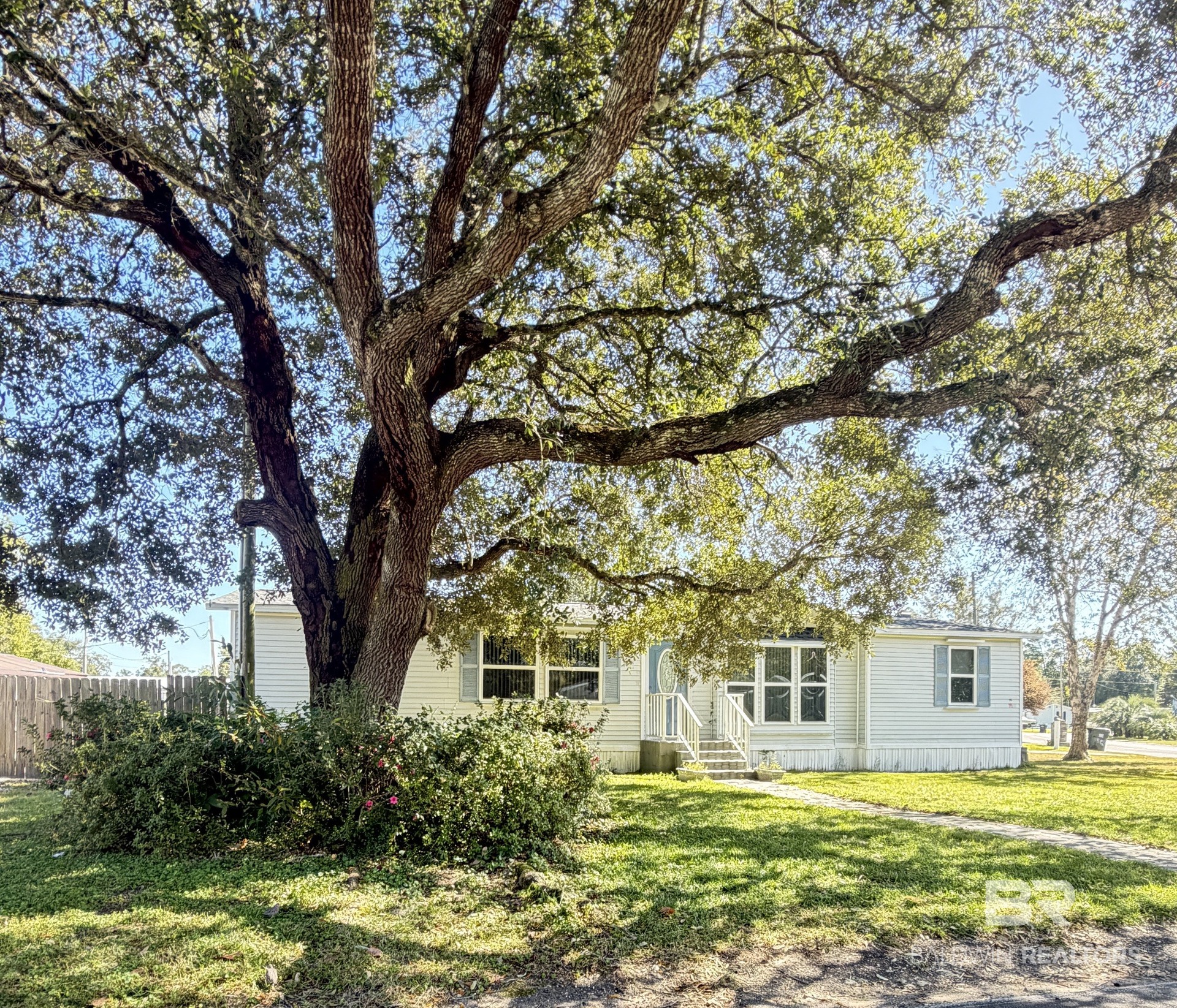 1581 Valencia Drive — photo