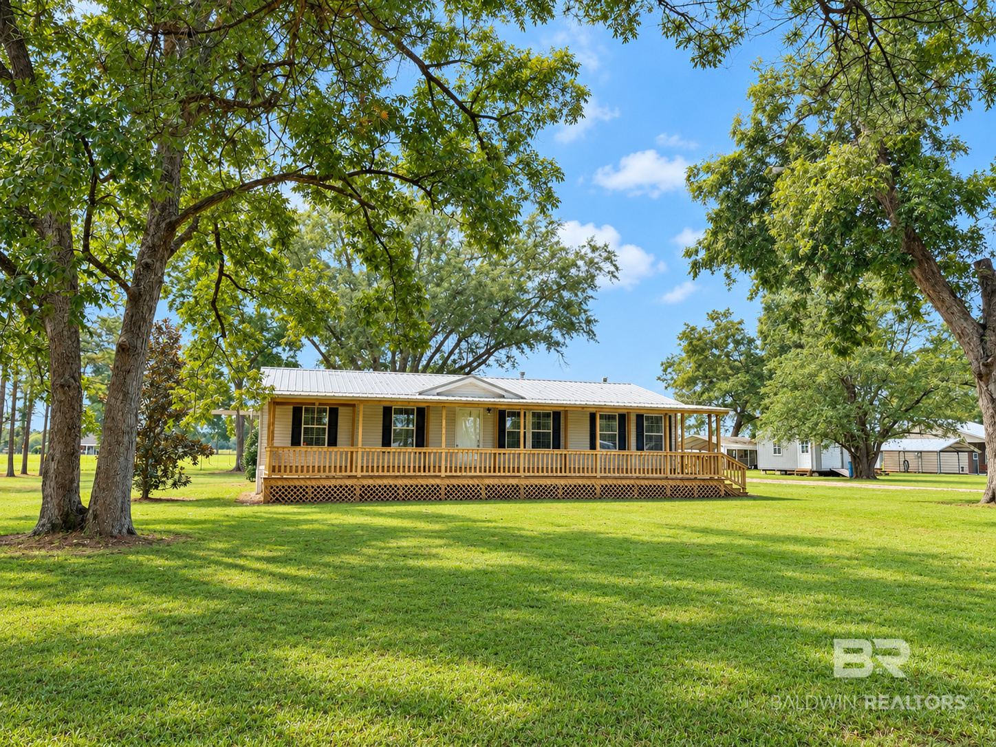191 Lister Loop — photo