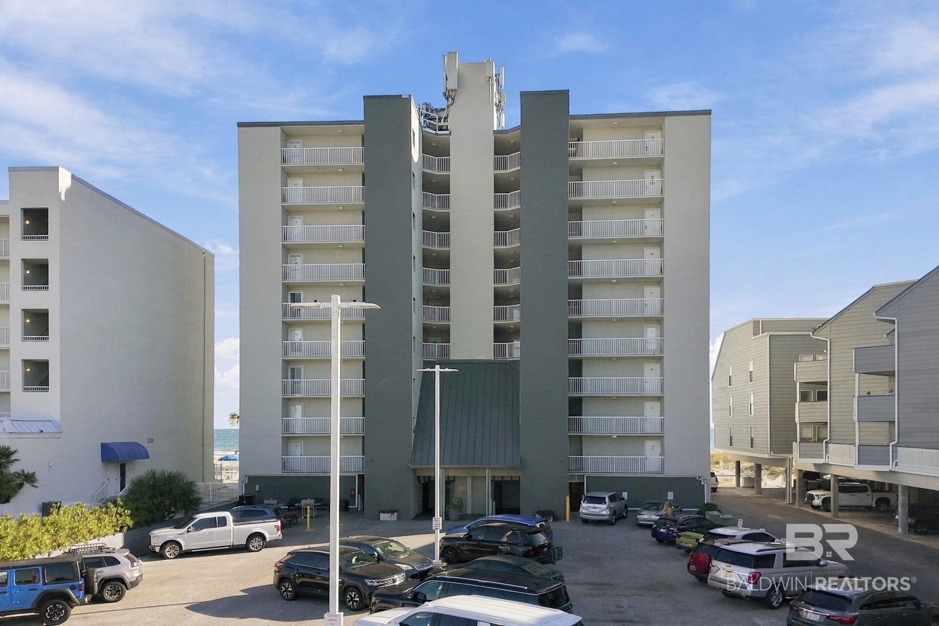 327 East Beach Boulevard Apt 3D — photo