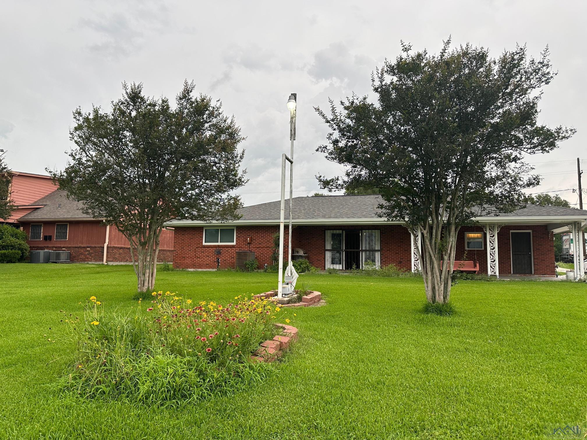 9512 East Park Ave — photo