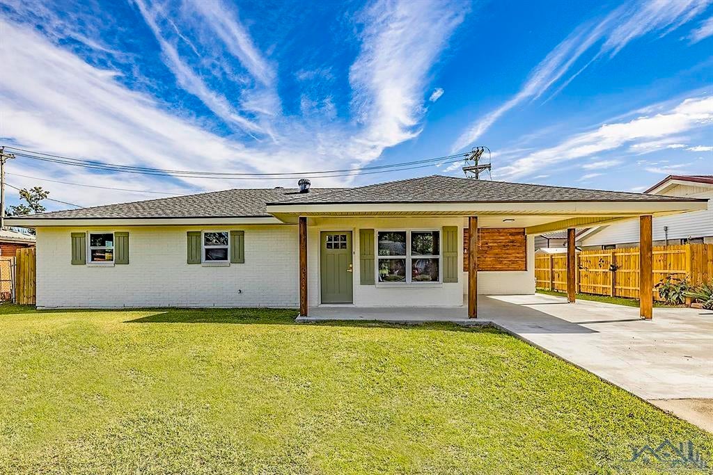 170 Alamo Dr — photo