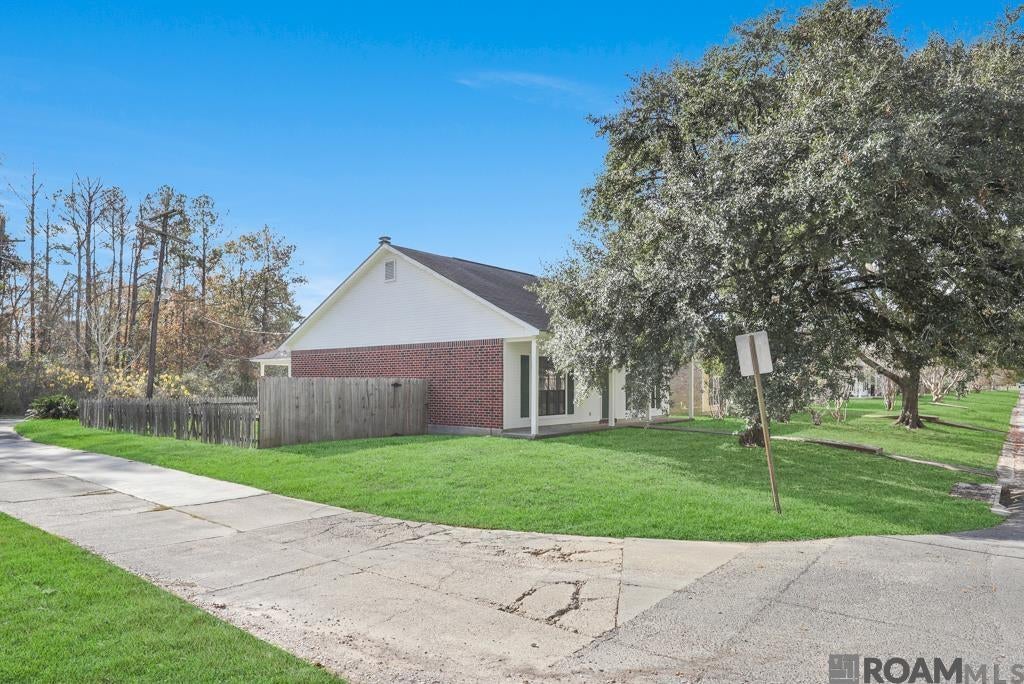 17282 Lake Park Ave — photo