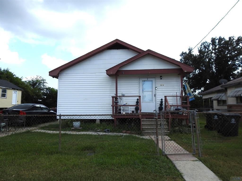 824 Elder St — photo