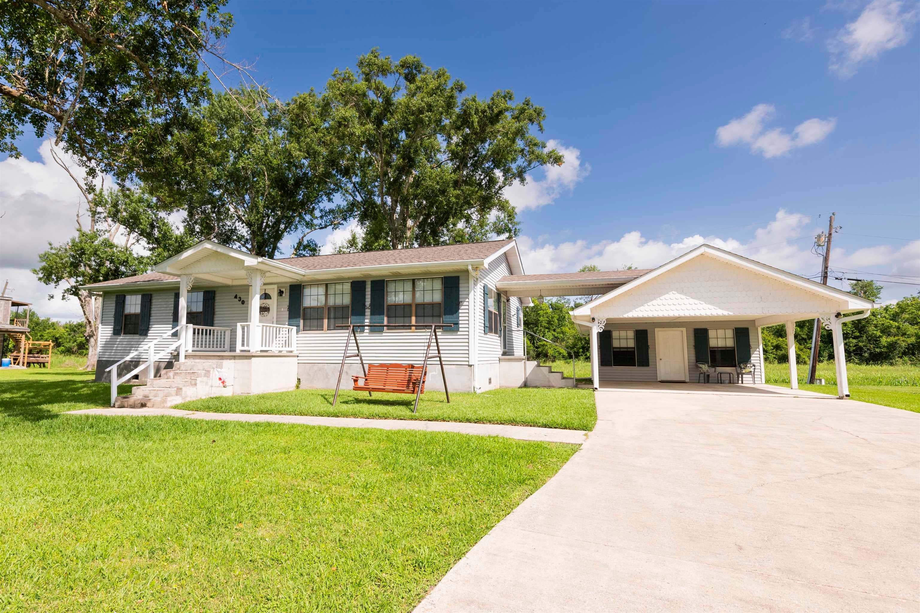 430 Fantastic Acres Boulevard — photo