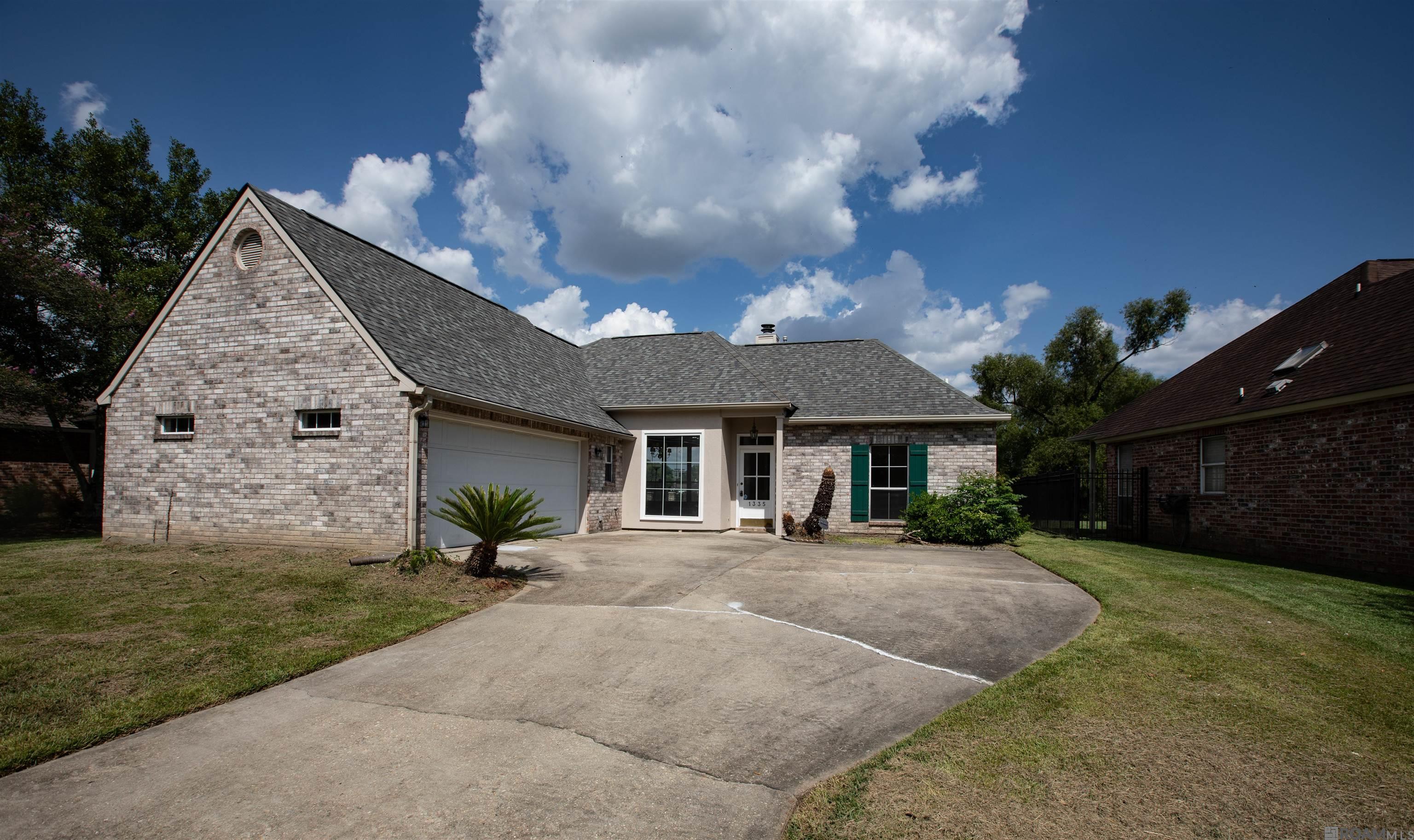 1335 Springlake Dr — photo