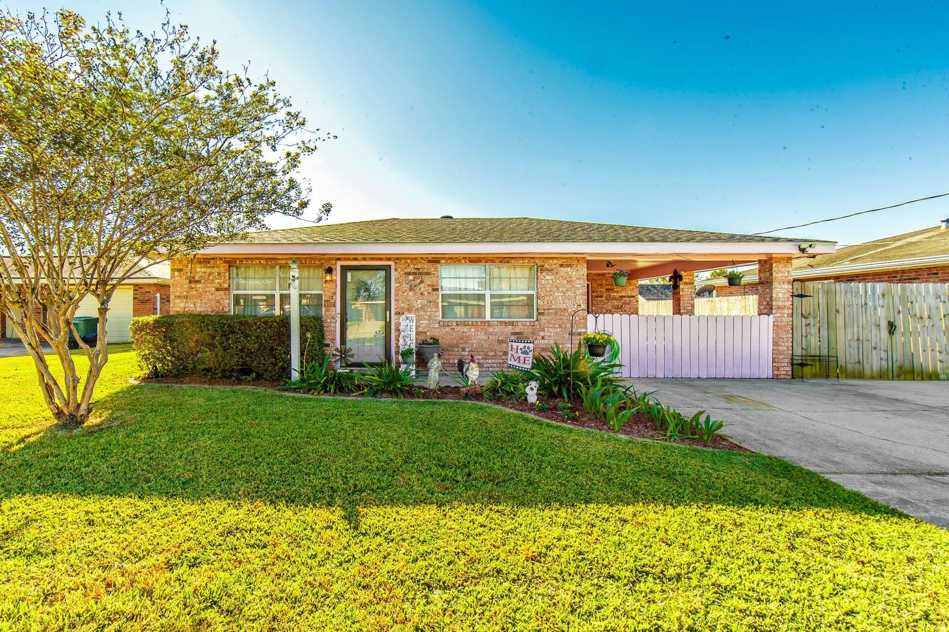 511 Holiday Dr — photo