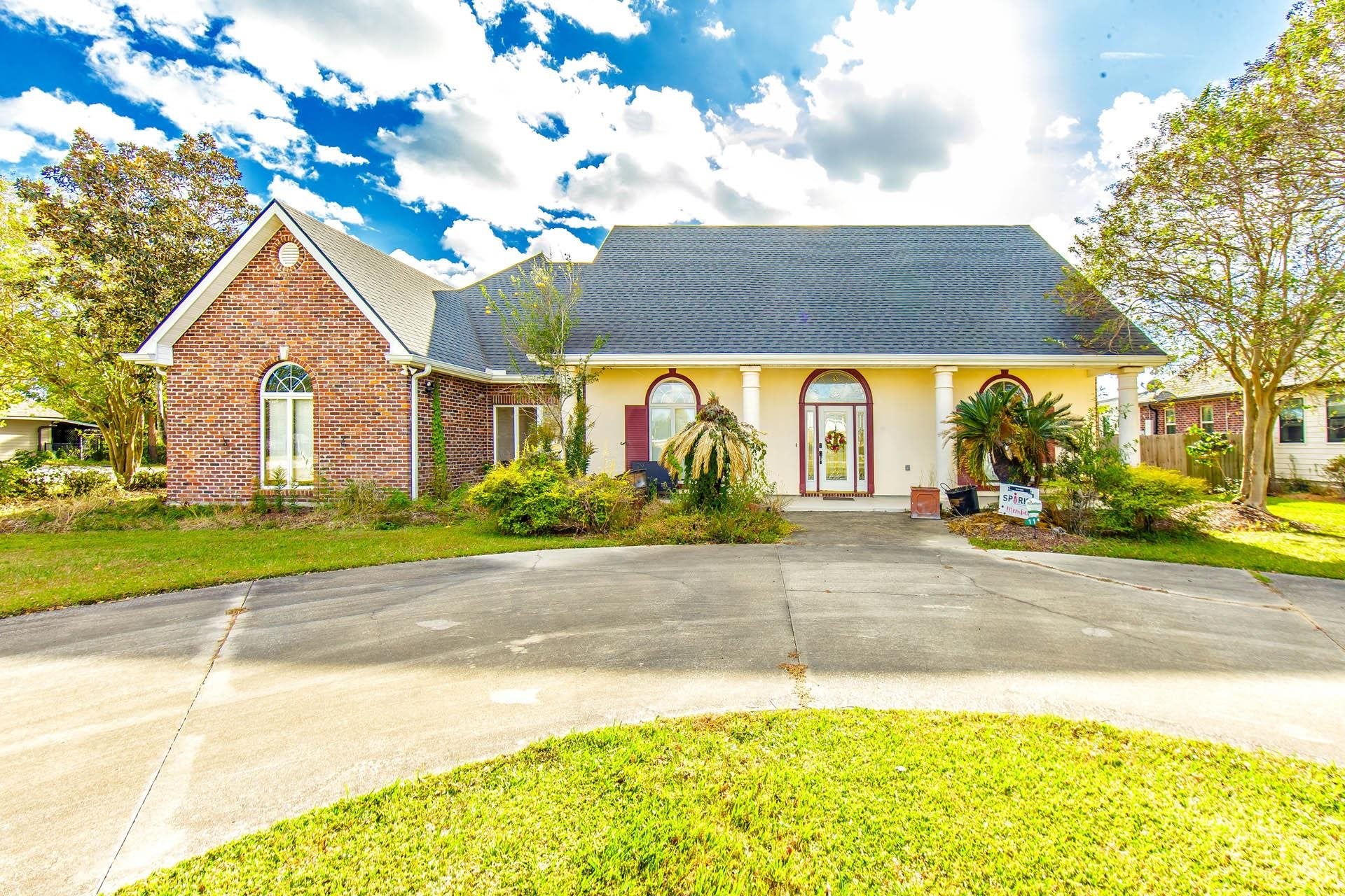 111 Thetford Drive — photo