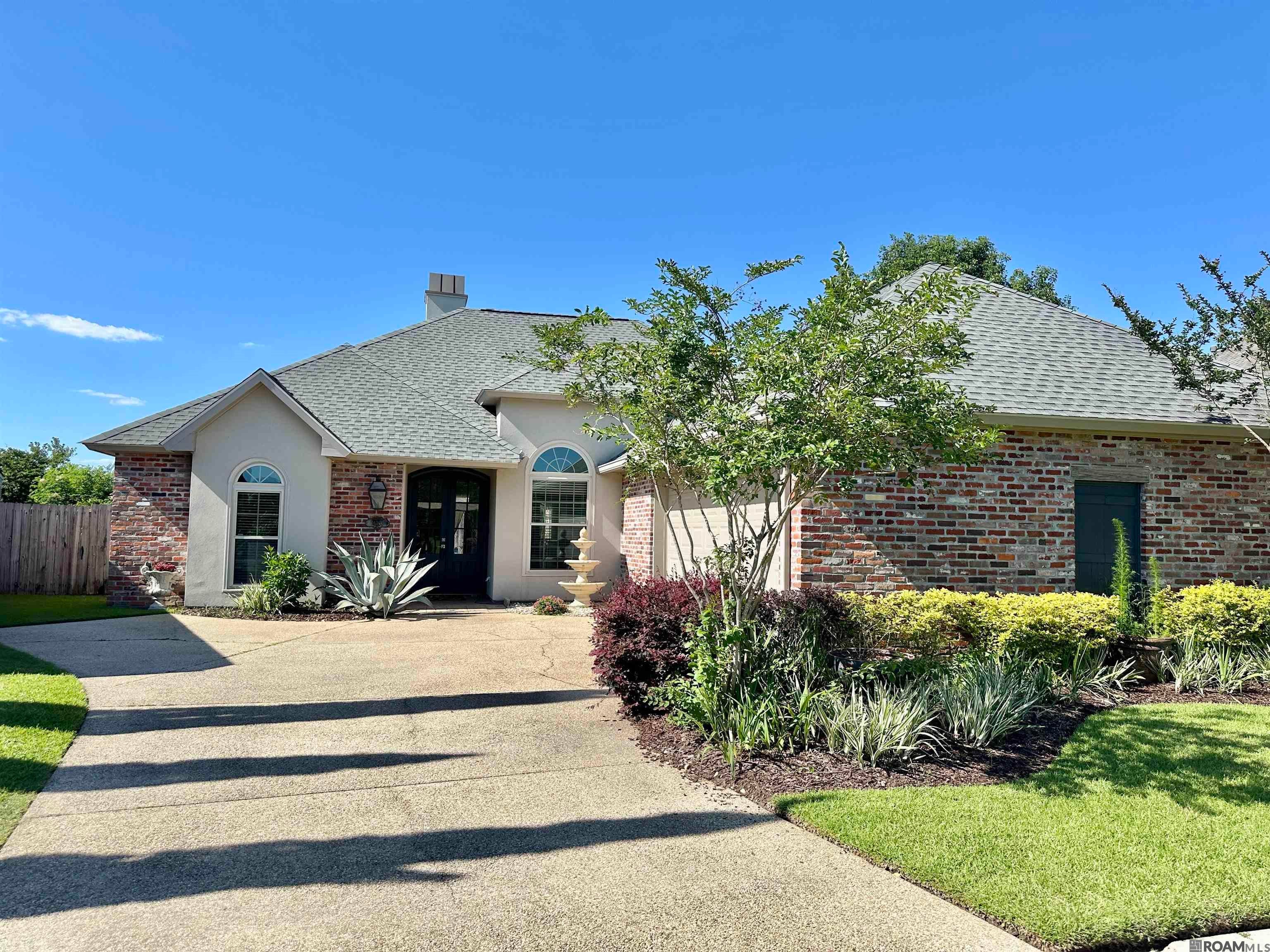 14203 N Gate House Ave — photo