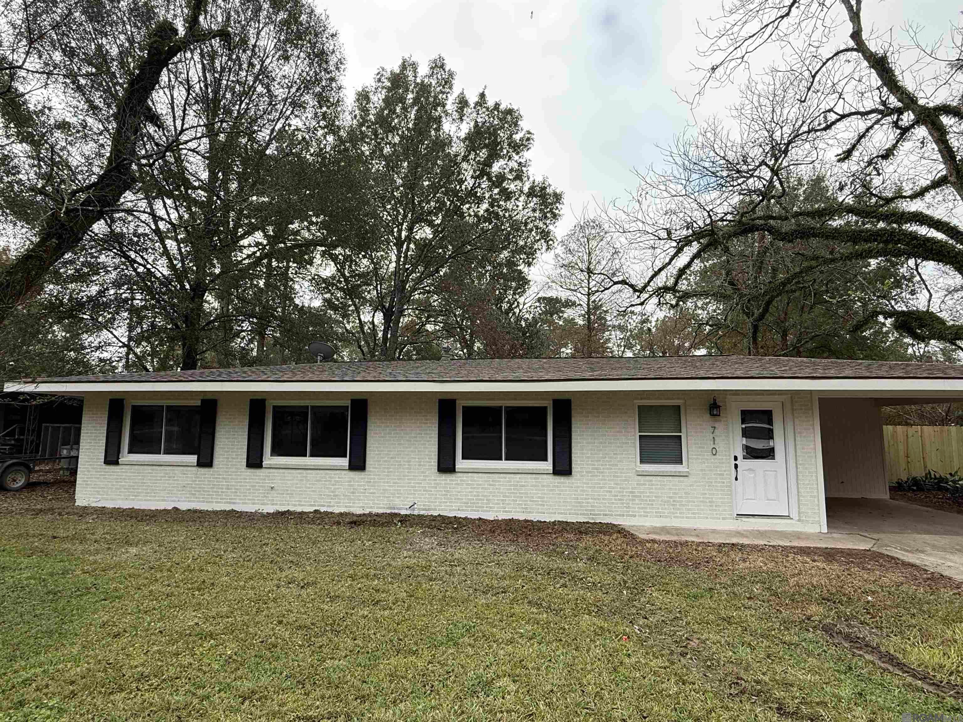 710 Riverview Dr — photo