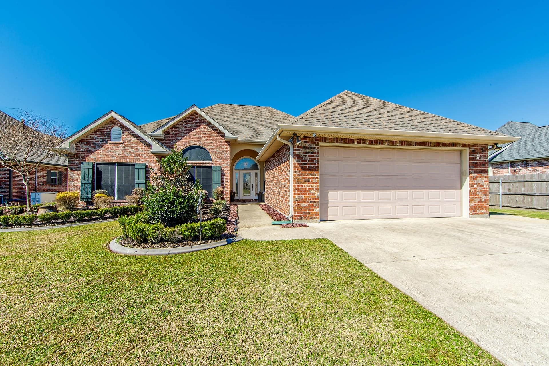 182 Lansdown Drive — photo
