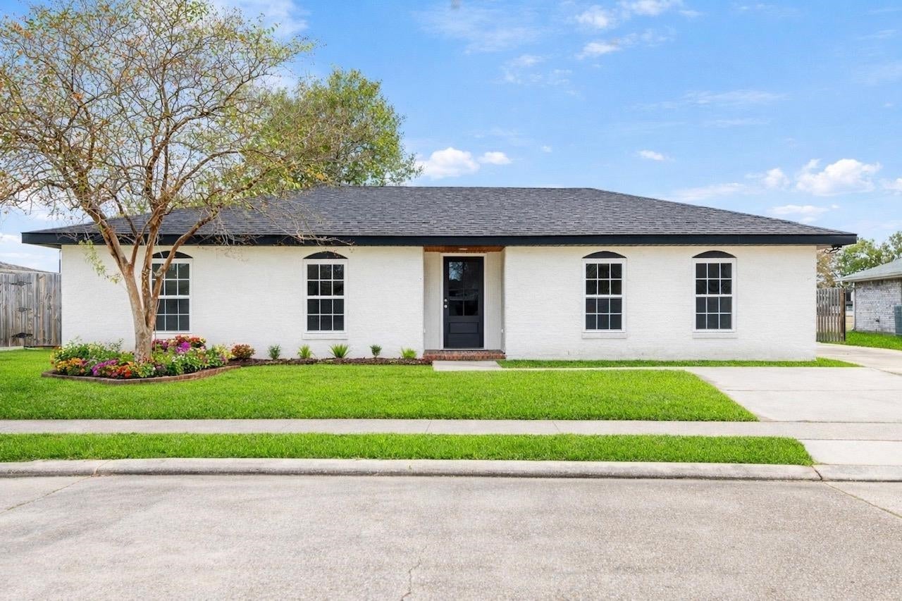 210 Lynwood Drive — photo