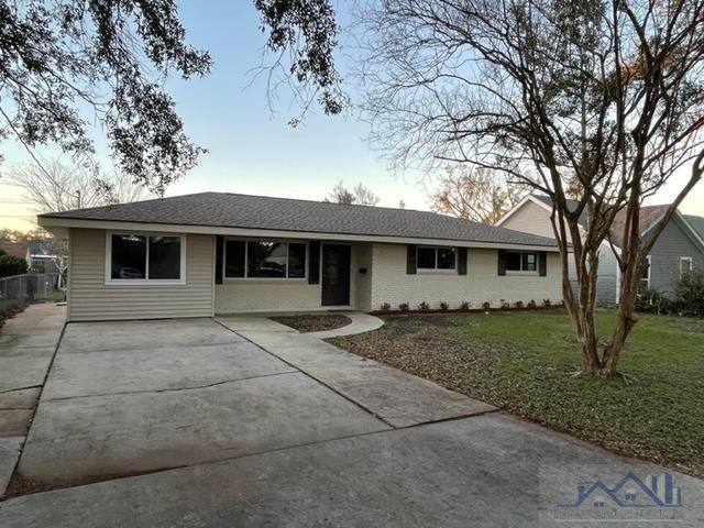 601 Broadmoor Ave — photo