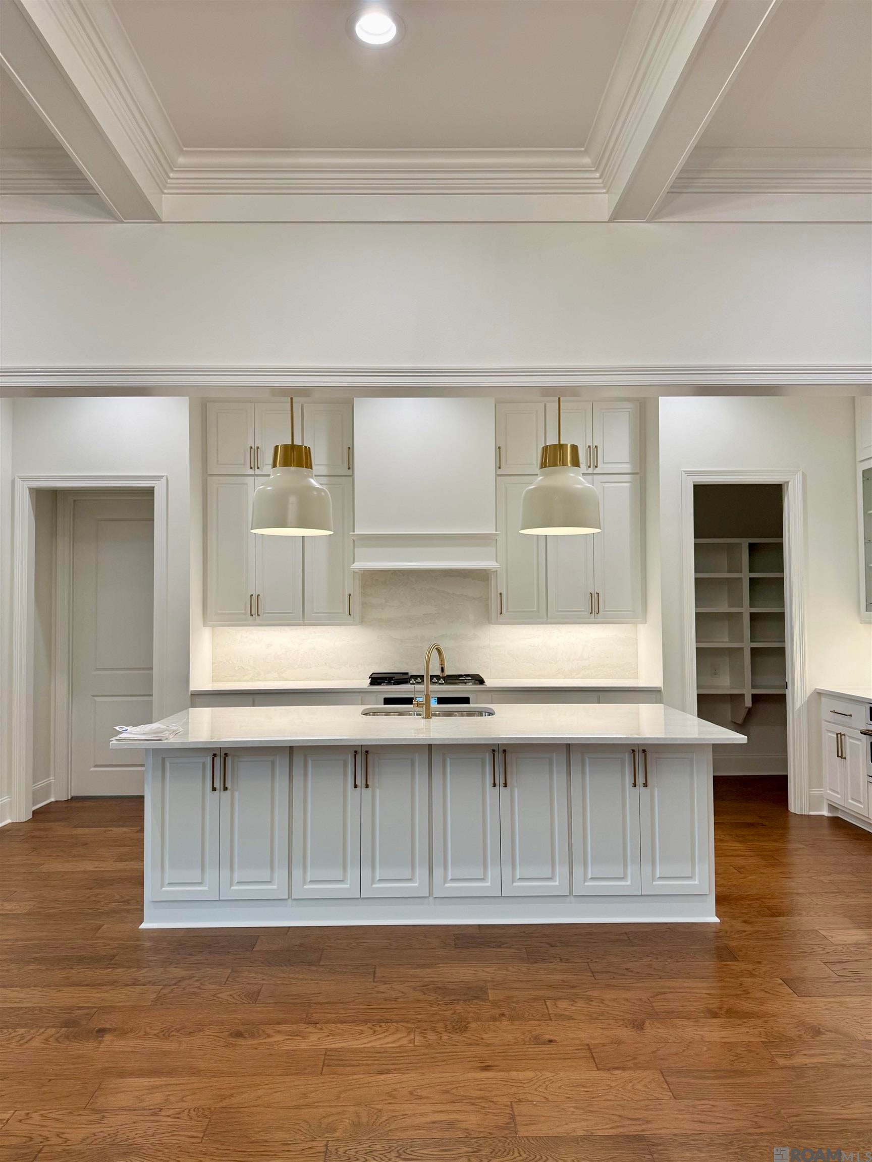 5122 Mclain Way — photo
