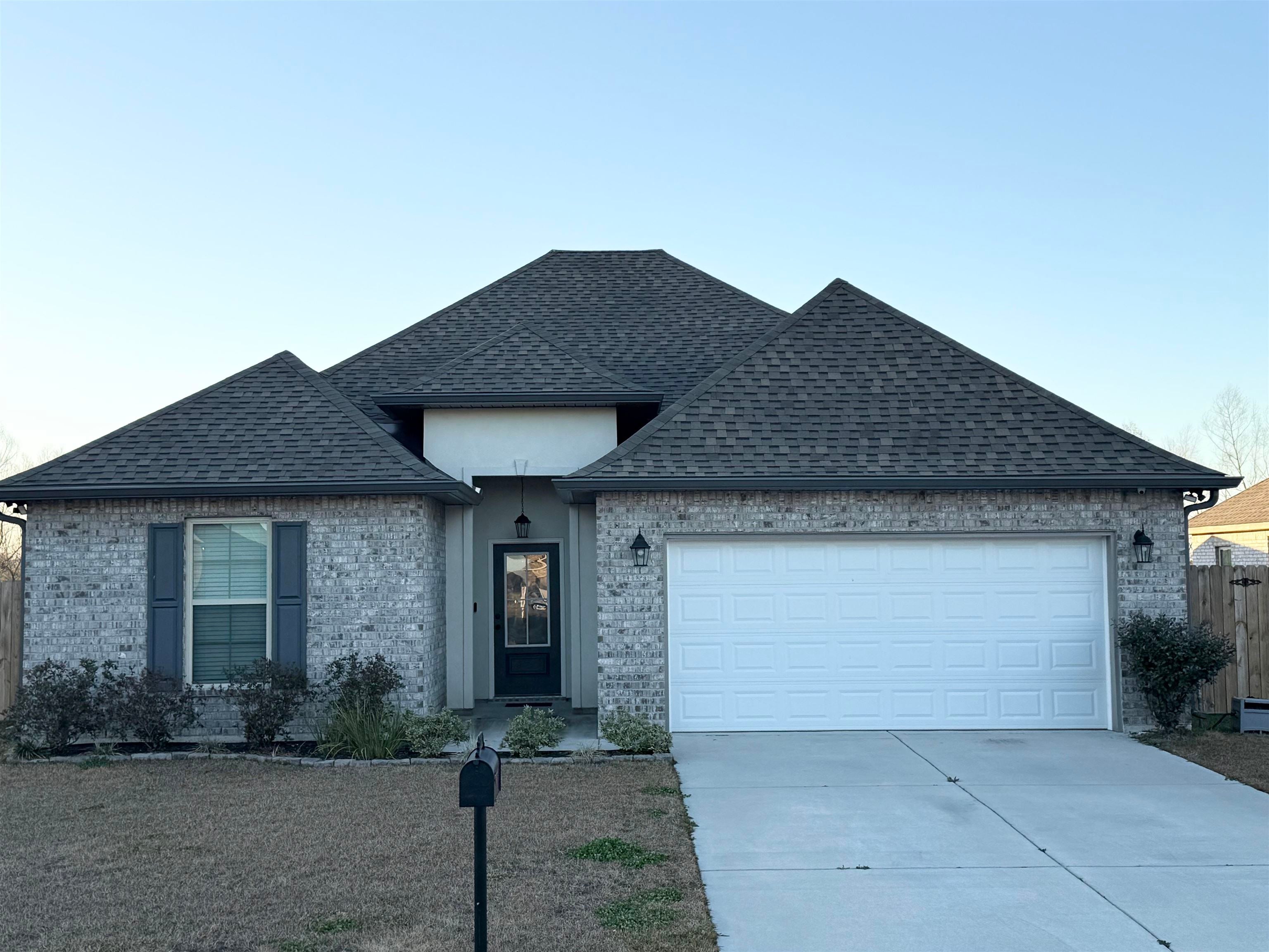 212 Pond Dr — photo
