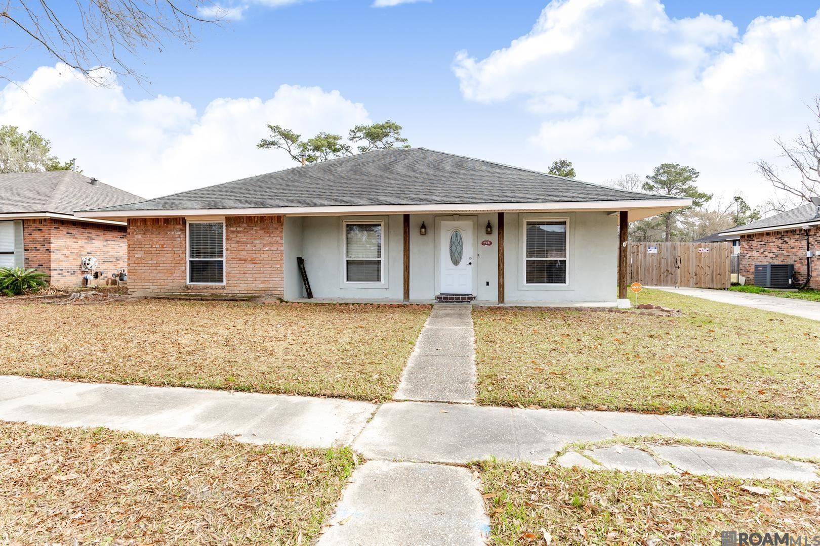 2309 Cully Dr — photo