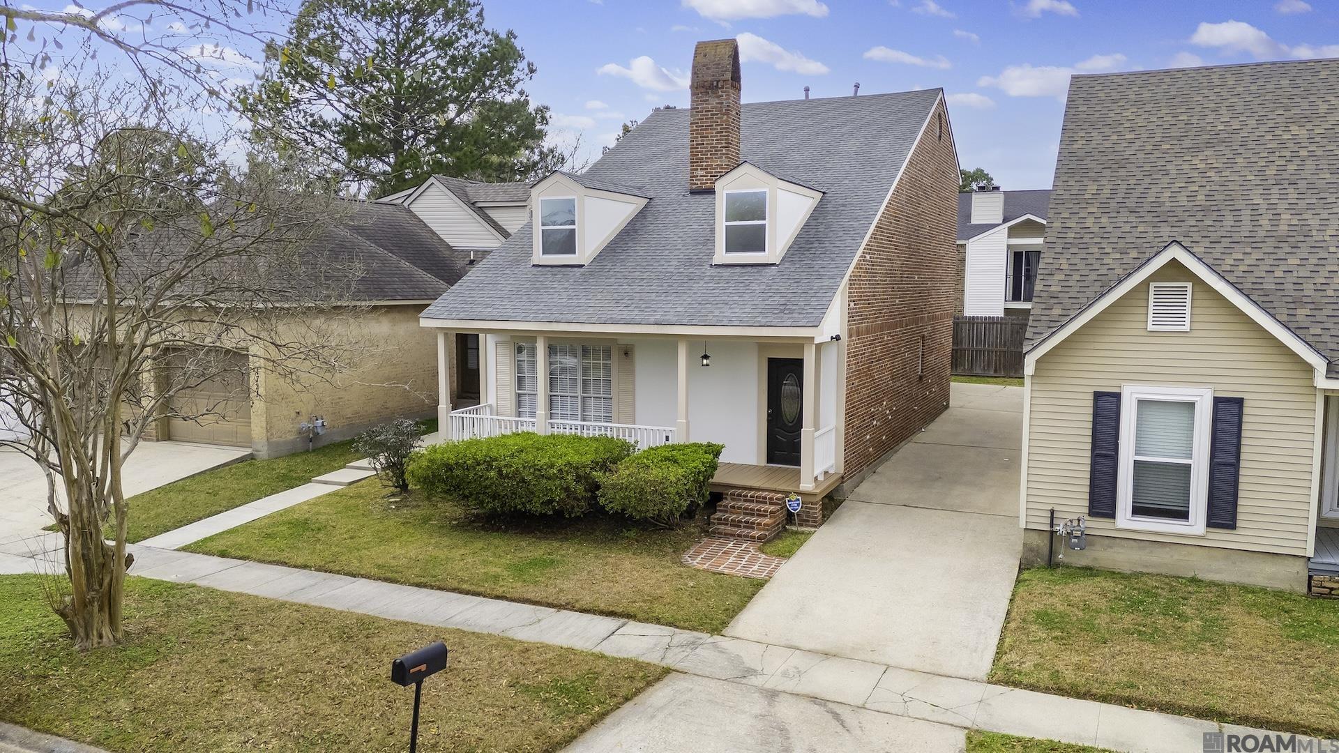 1731 Manor Oak Dr — photo