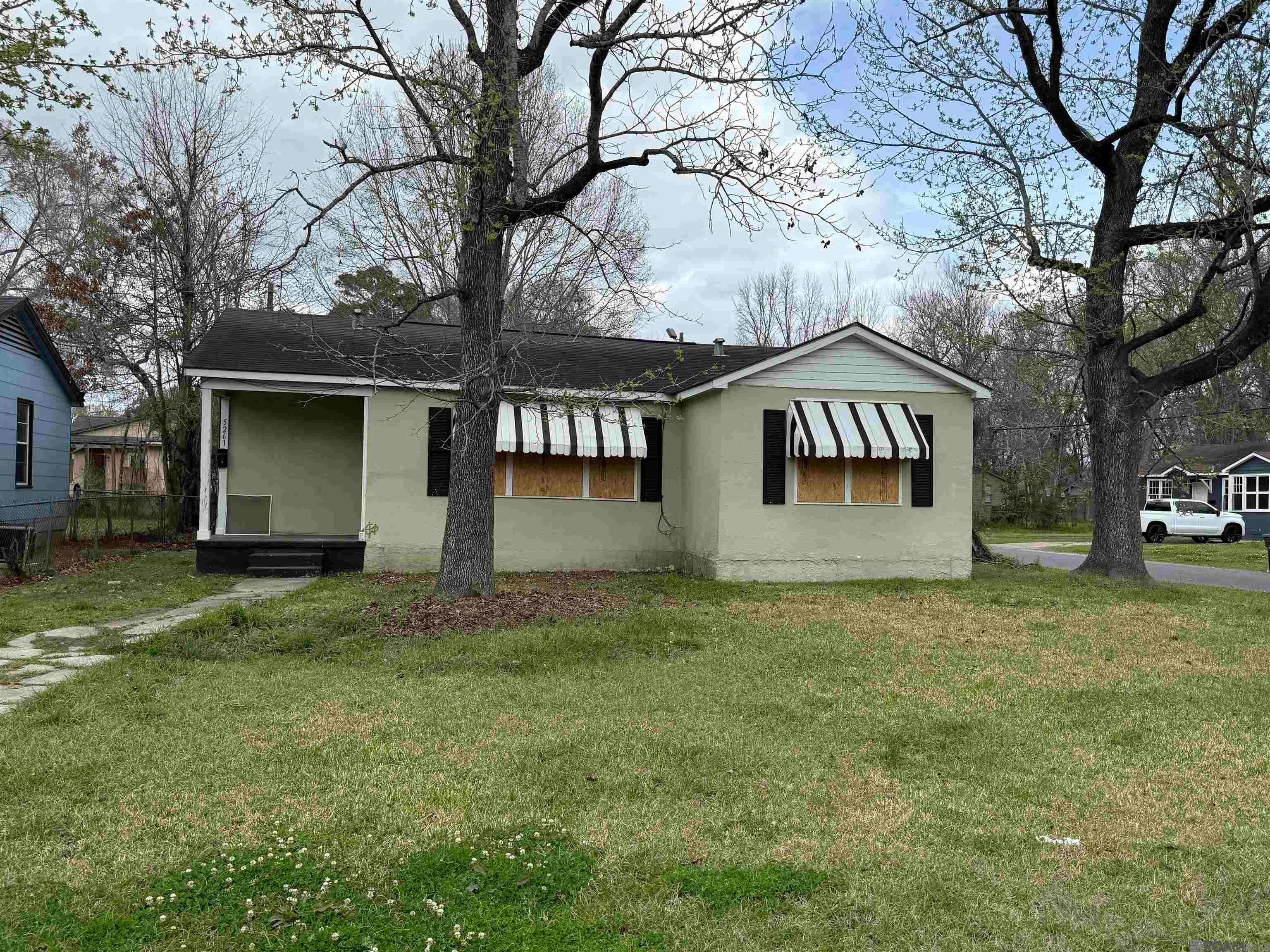 5261 Wilmot — photo