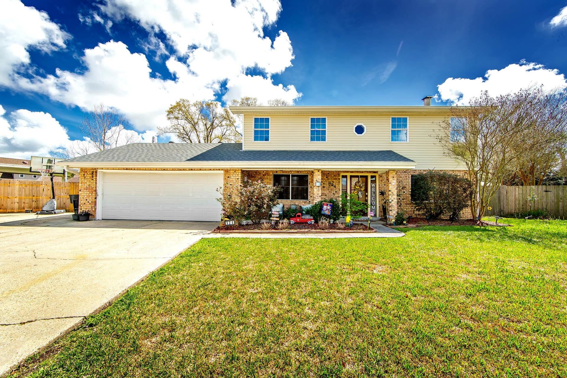 924 Eagle Dr — photo