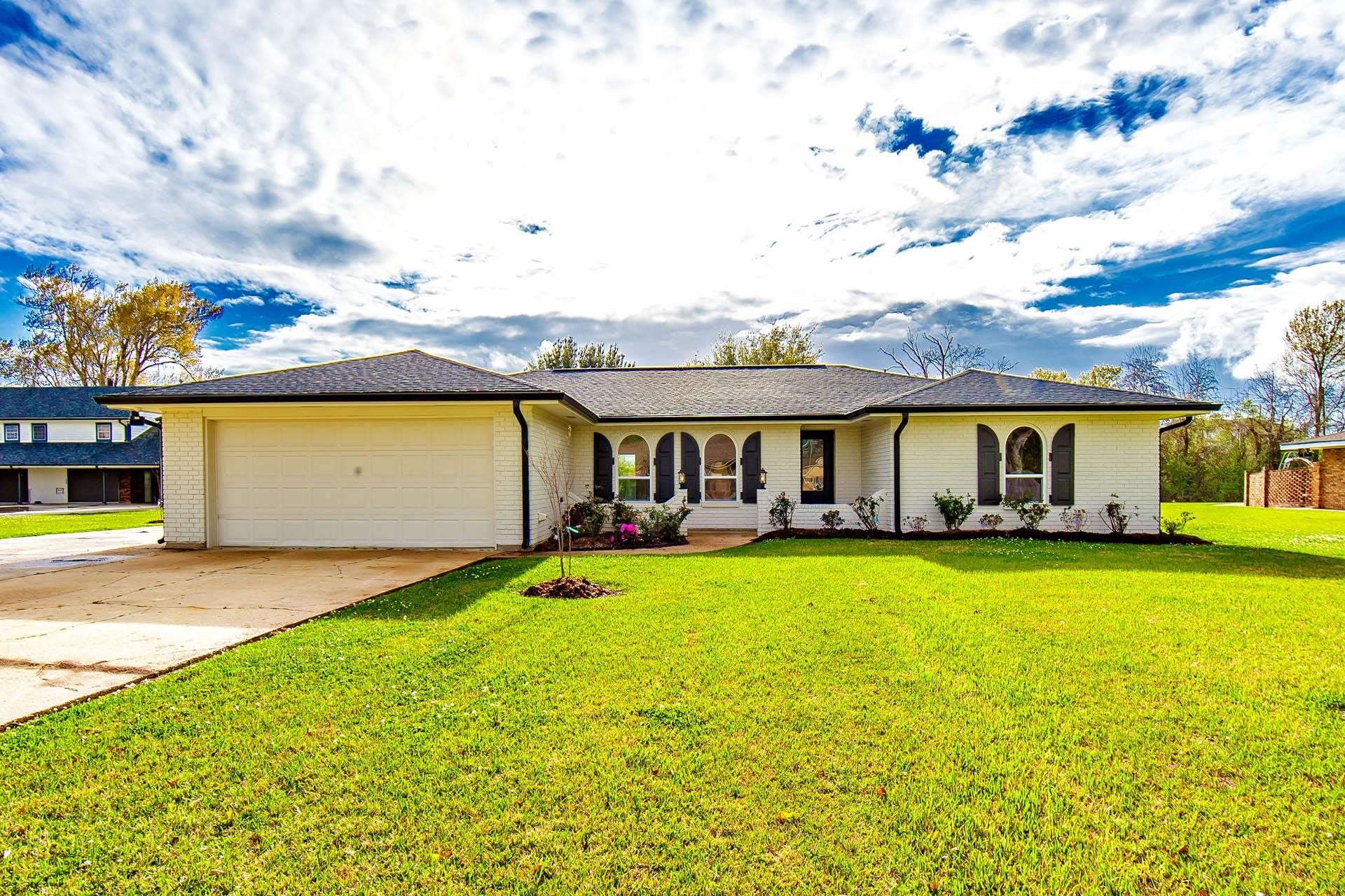 3916 Benton Dr — photo