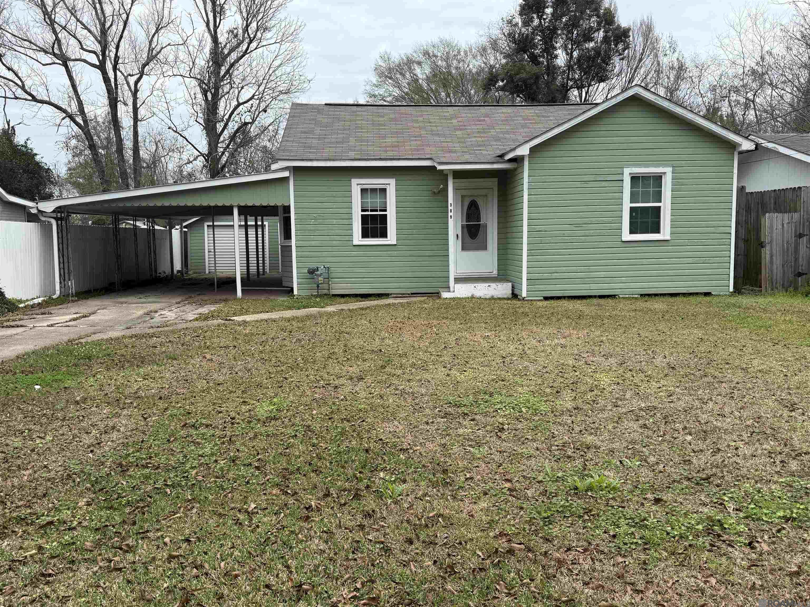 309 Pinoak St — photo