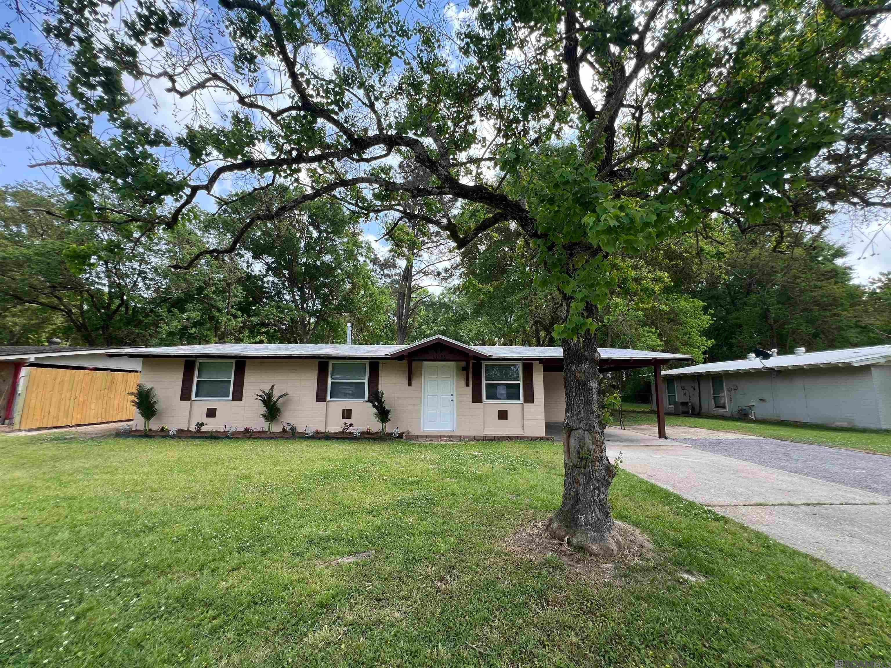 11588 Biscayne Dr — photo