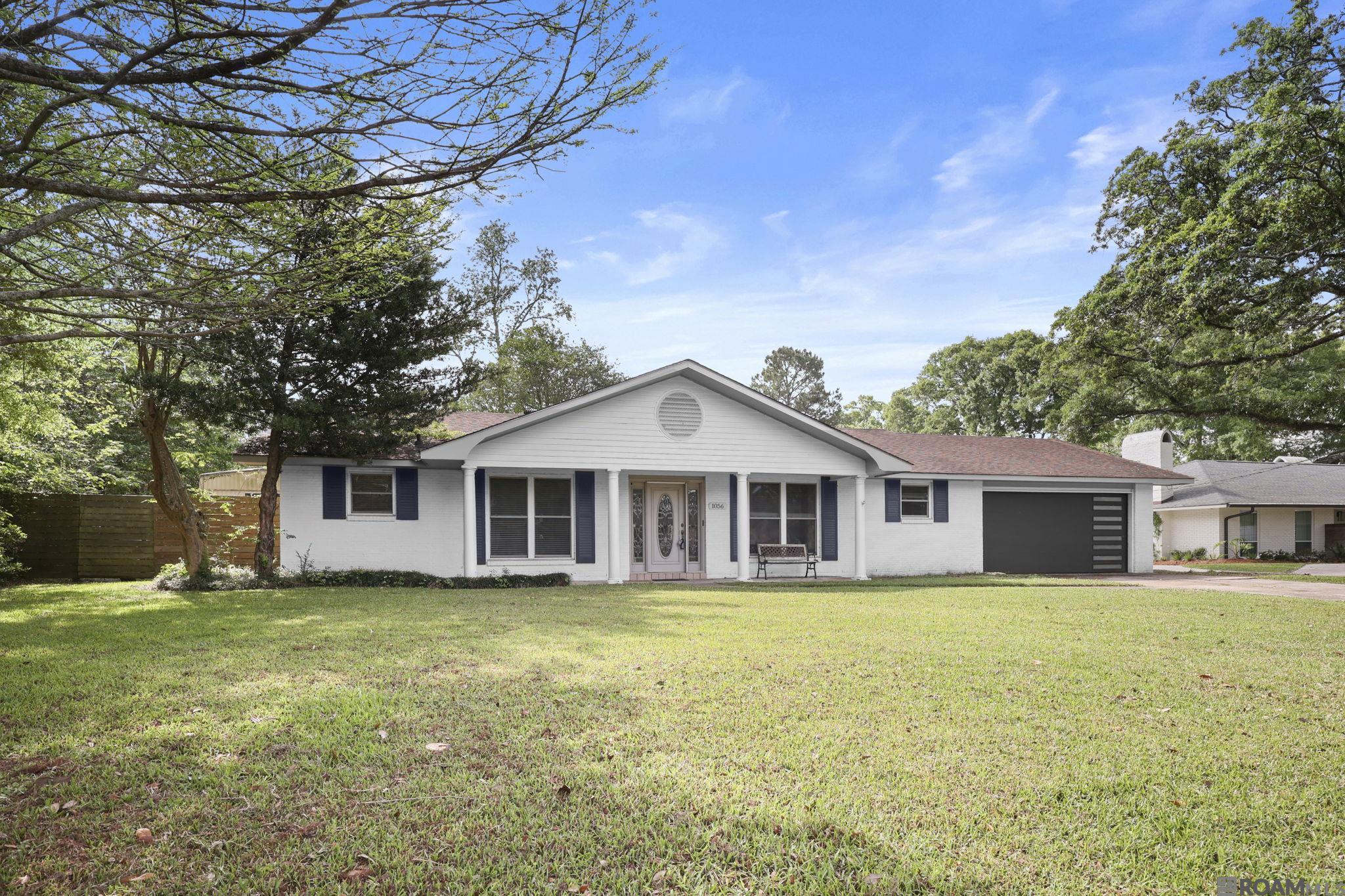 1056 E Lakeview Dr — photo