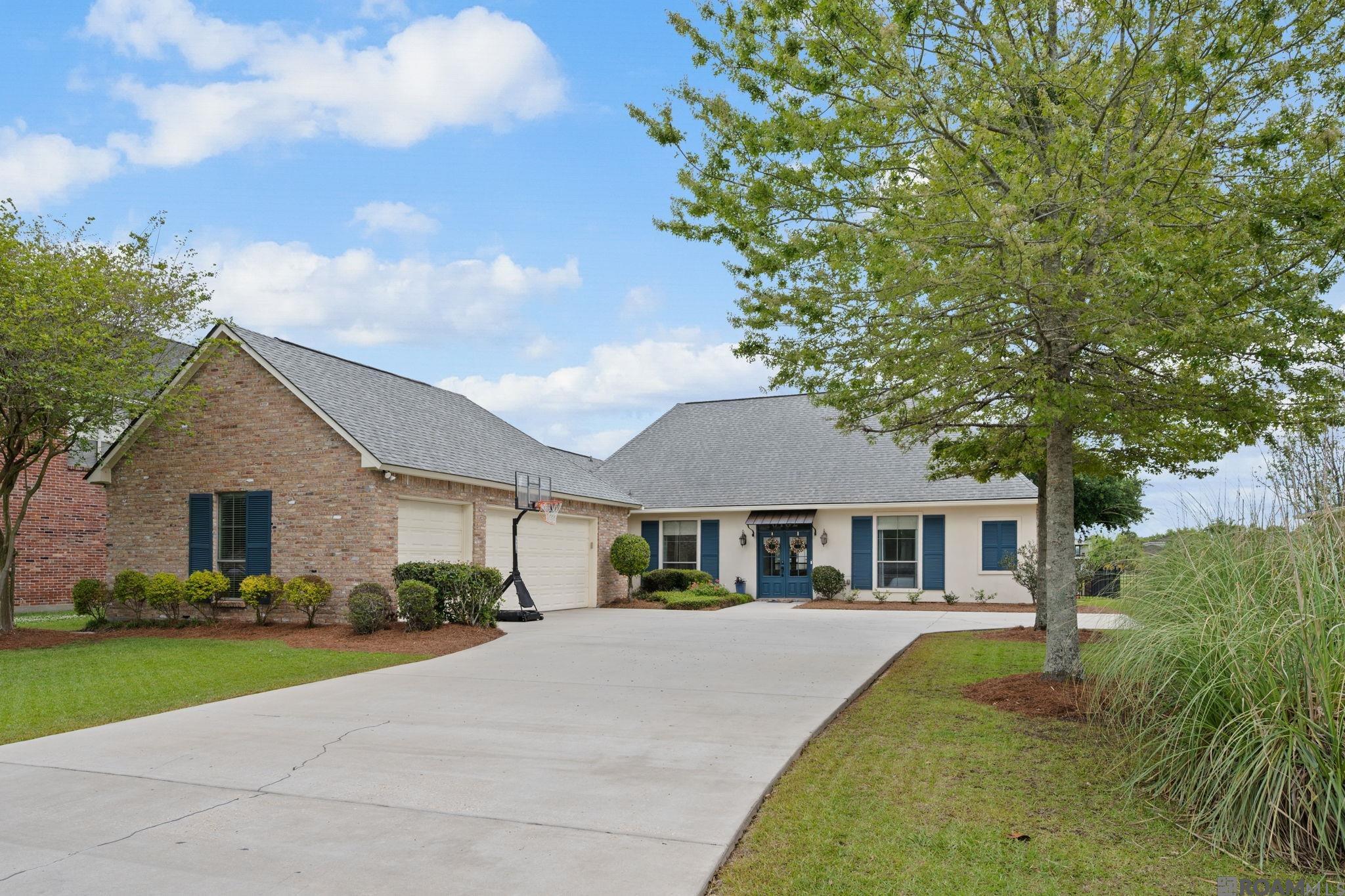6182 Breeze Point Dr — photo