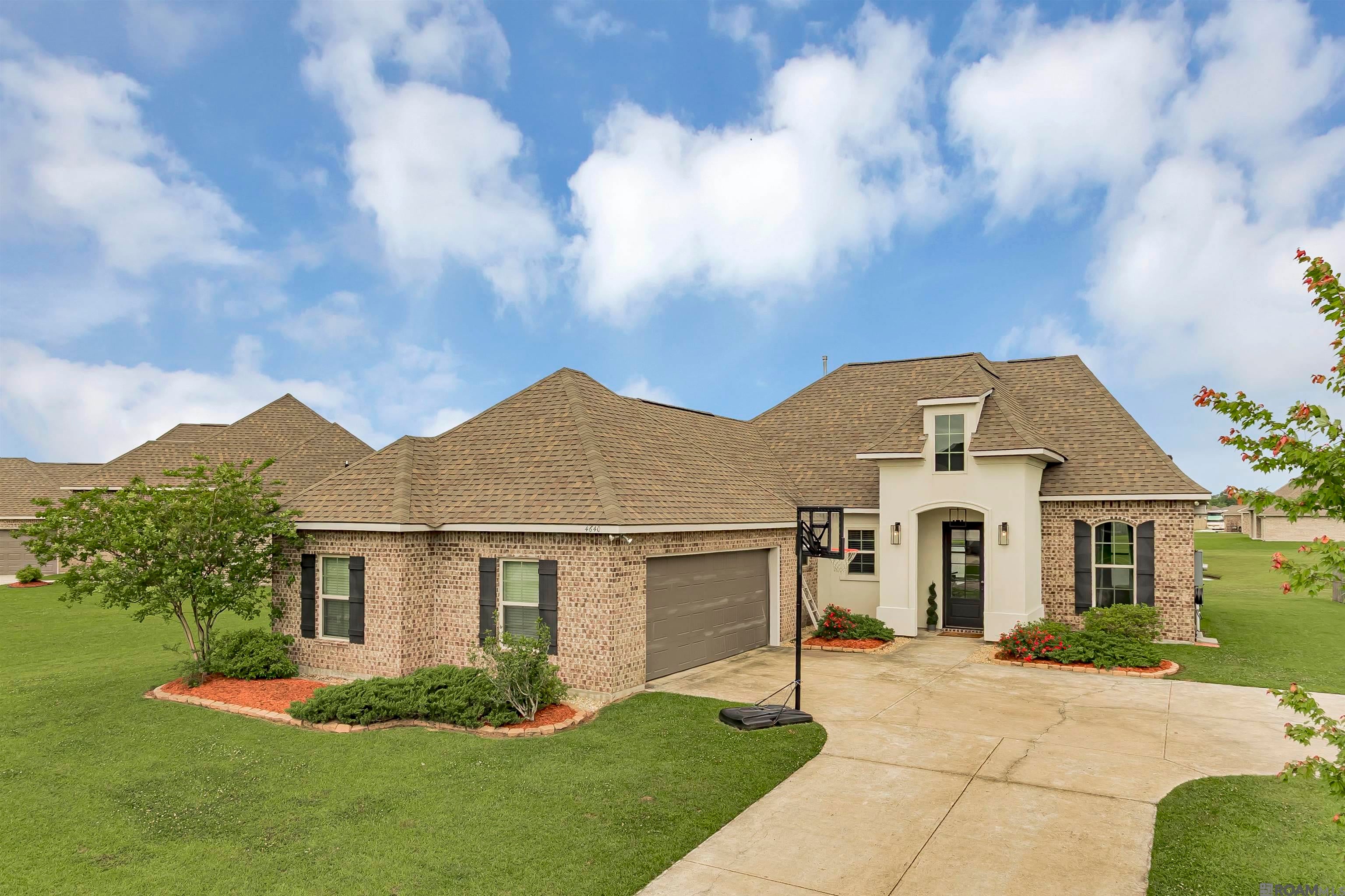 4640 Longwood Dr — photo
