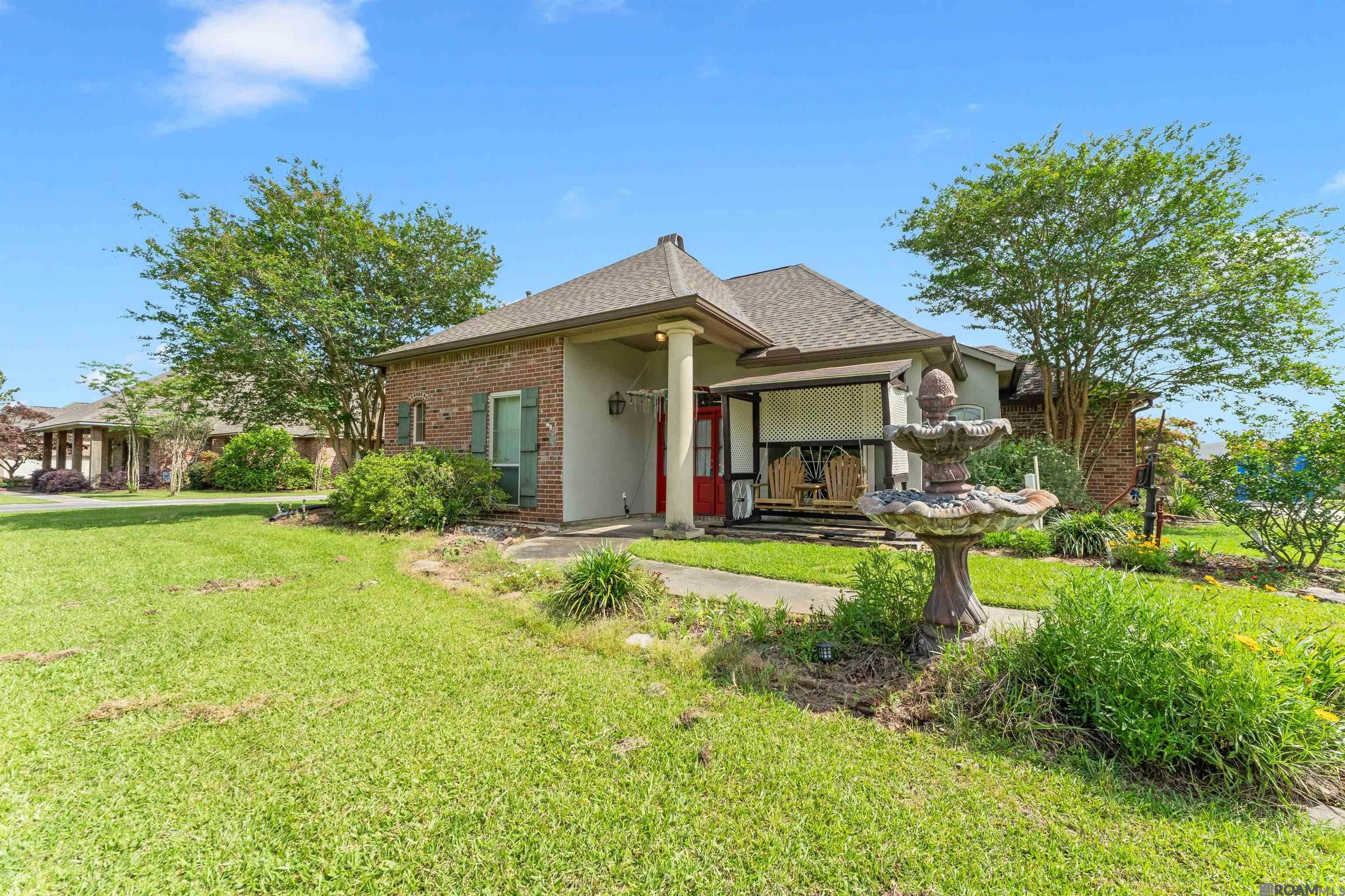 10064 Garden Oaks Ave — photo