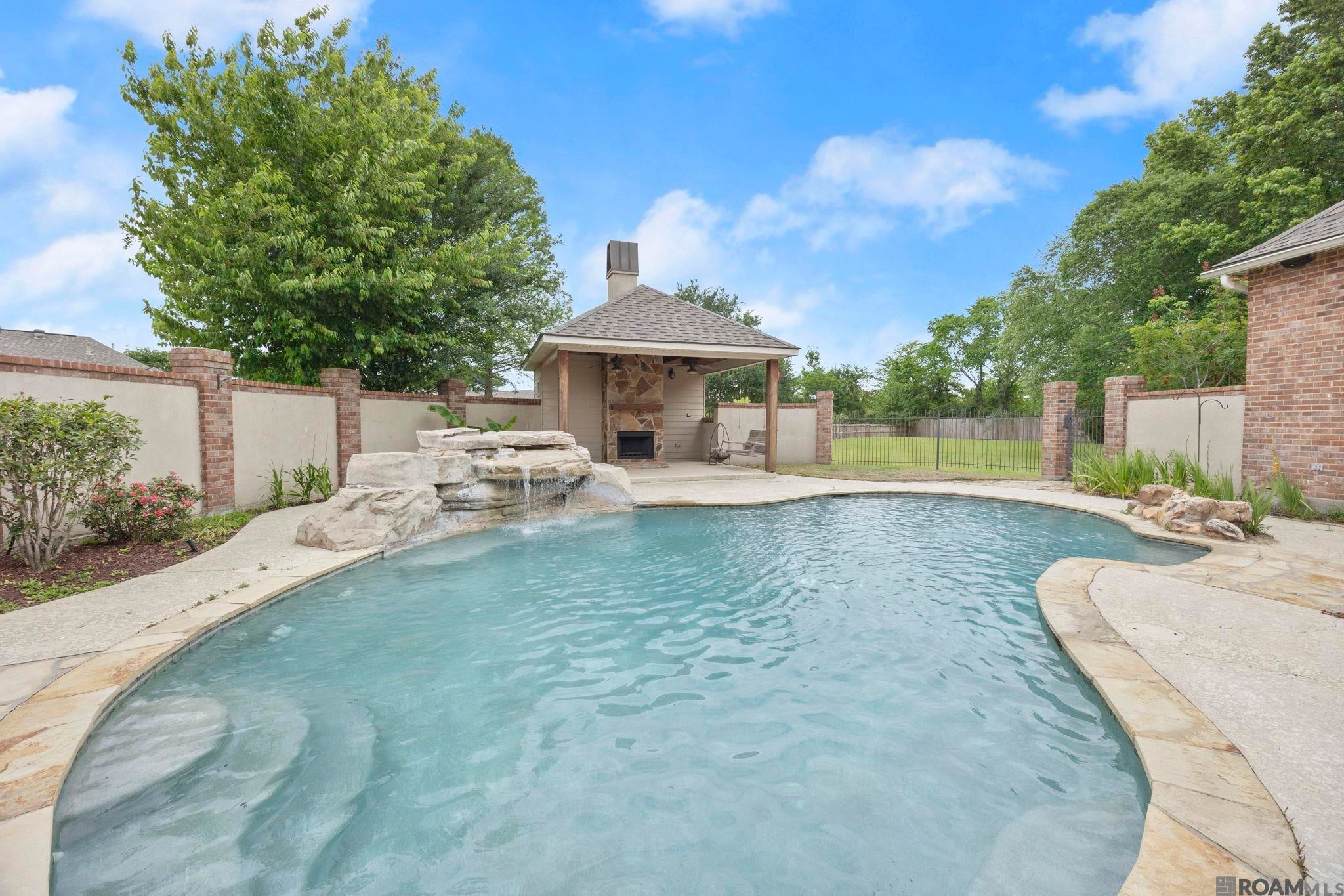 4279 Cypress Pointe Dr — photo