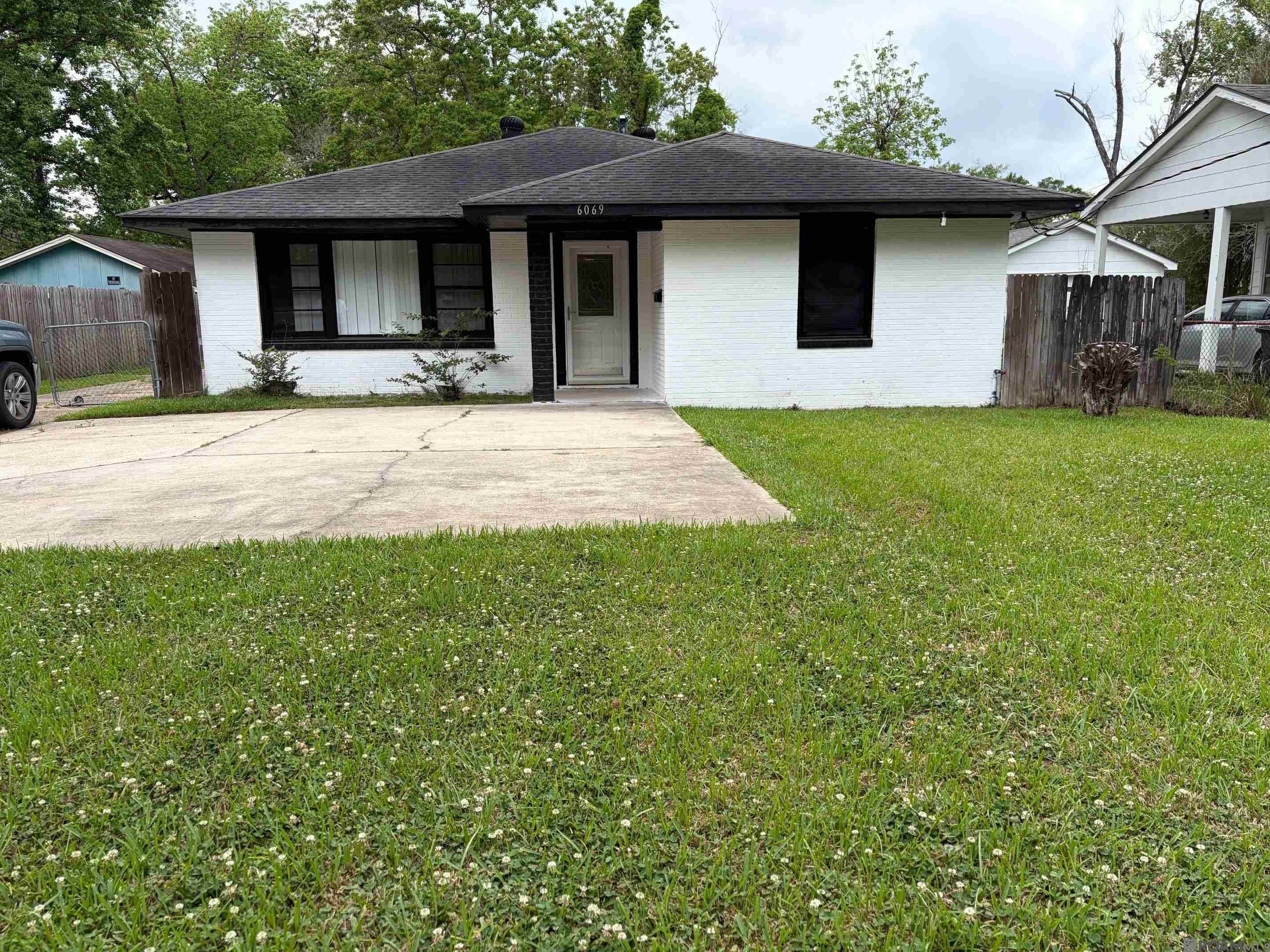 6069 Beechwood Dr — photo