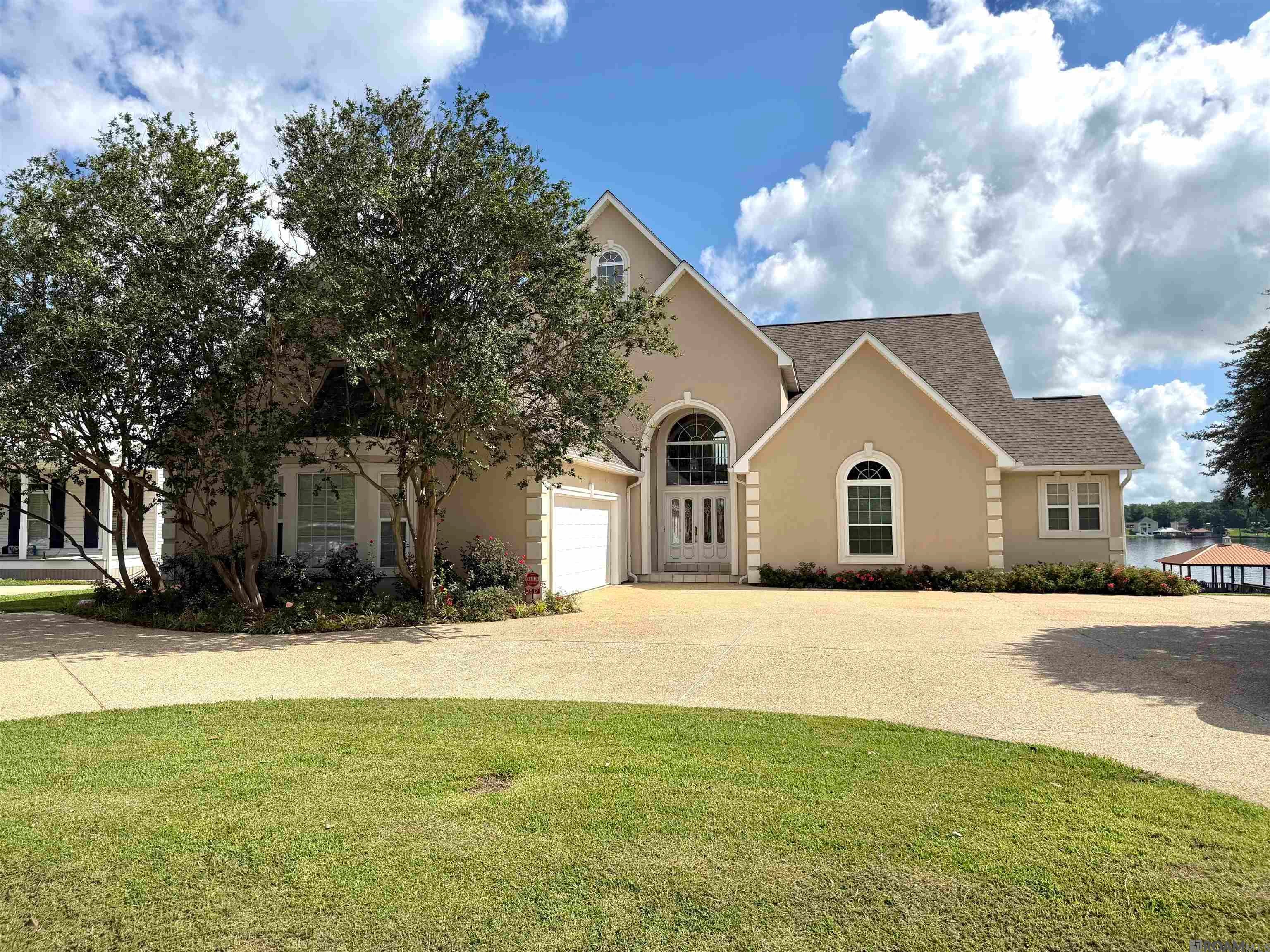 7512 False River Rd — photo