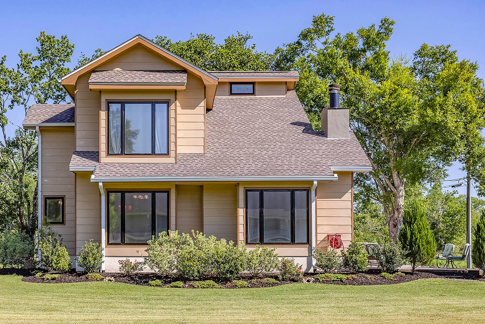 400 Fantastic Boulevard — photo