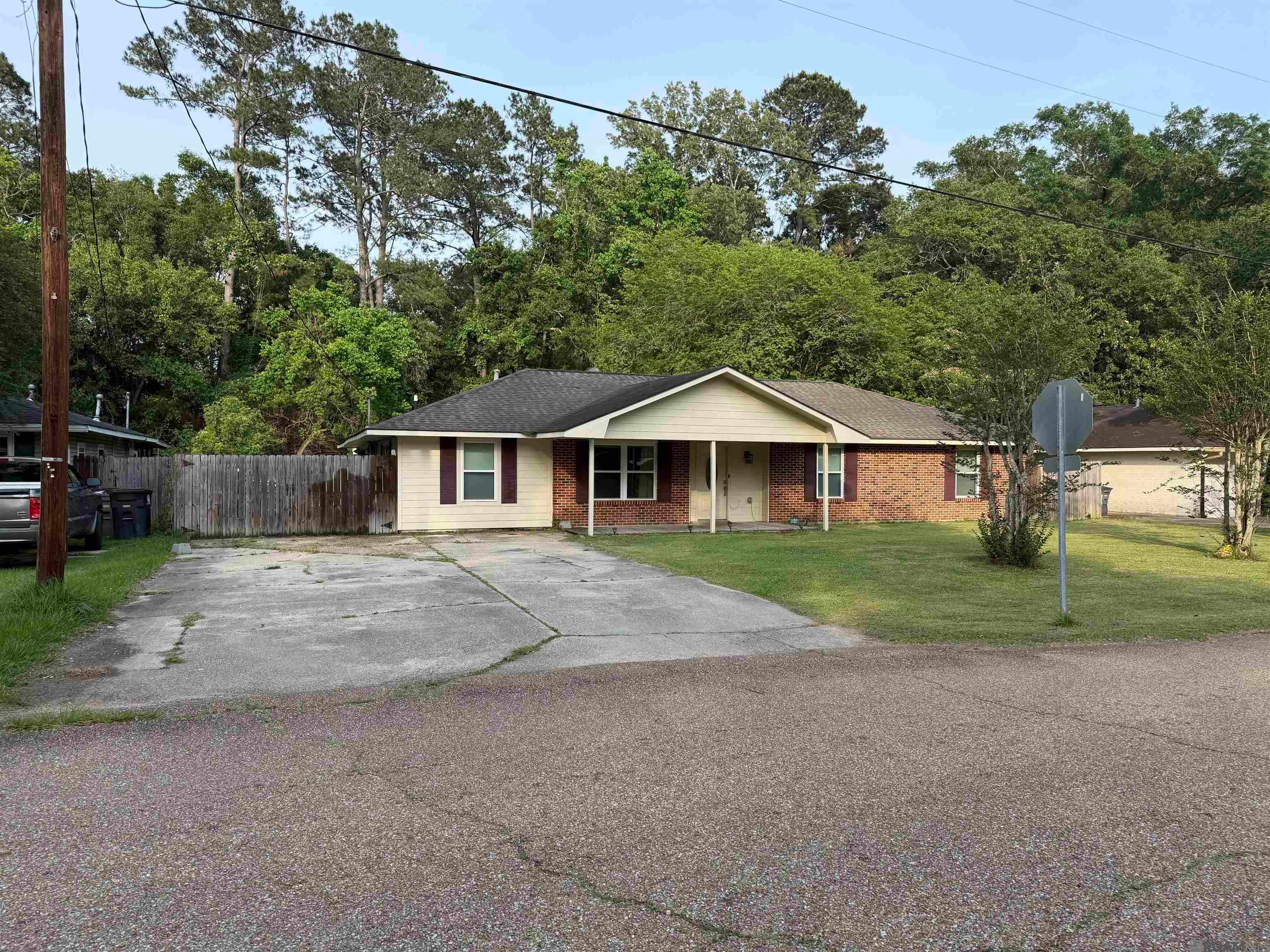 5688 Mapleton Dr — photo