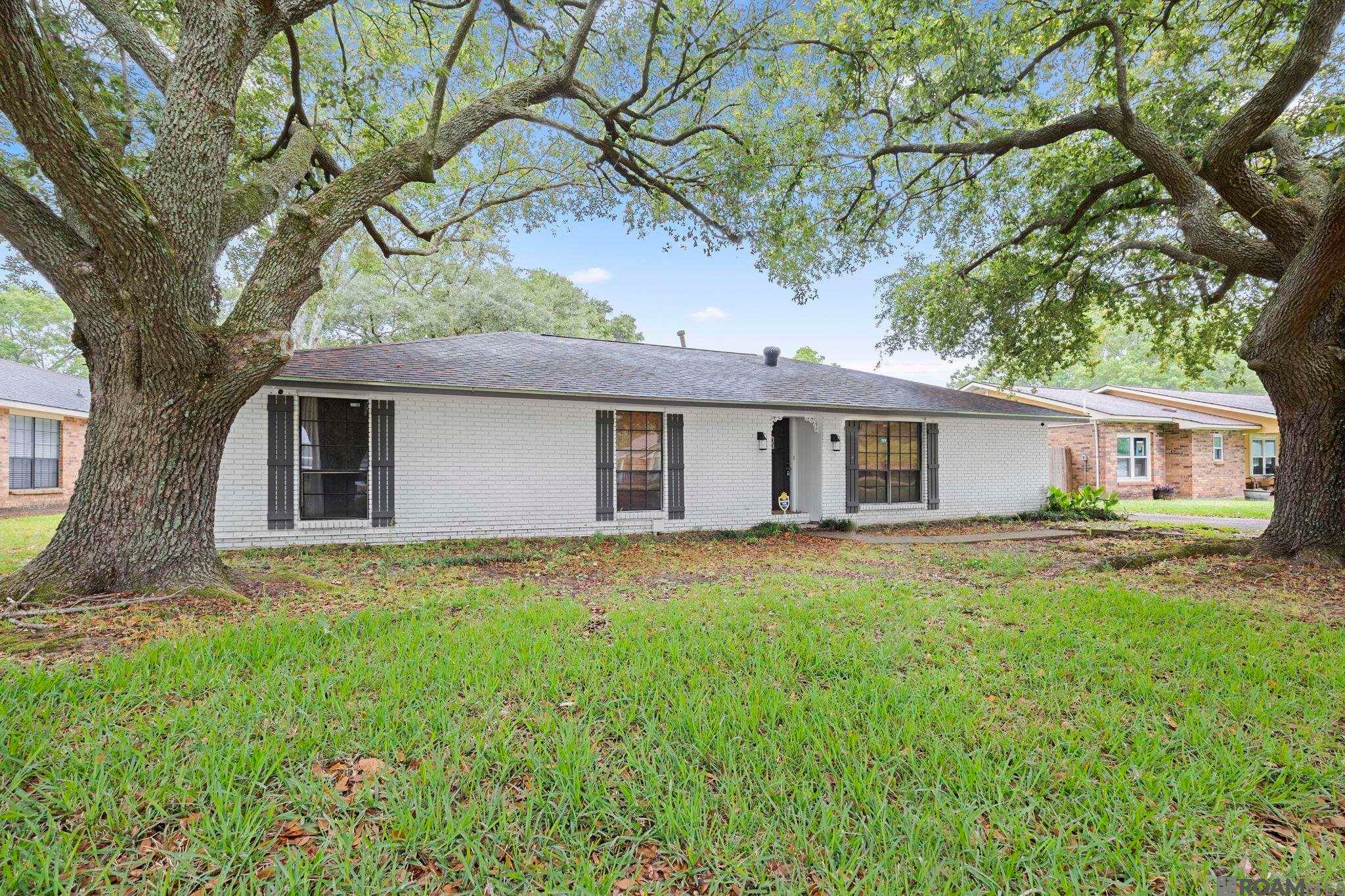 1054 Barkley Dr — photo