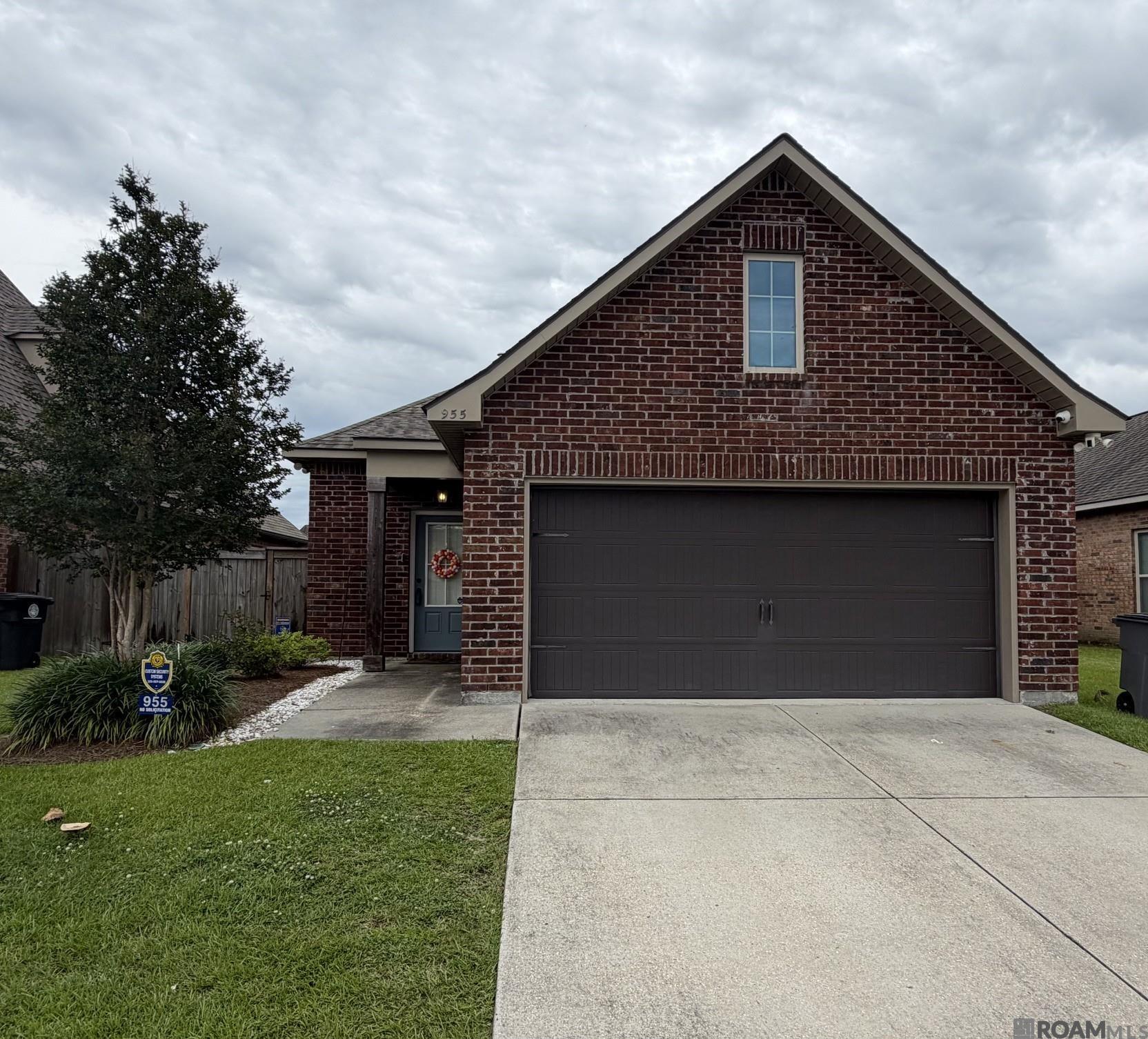 955 Shadow Bluff Dr — photo
