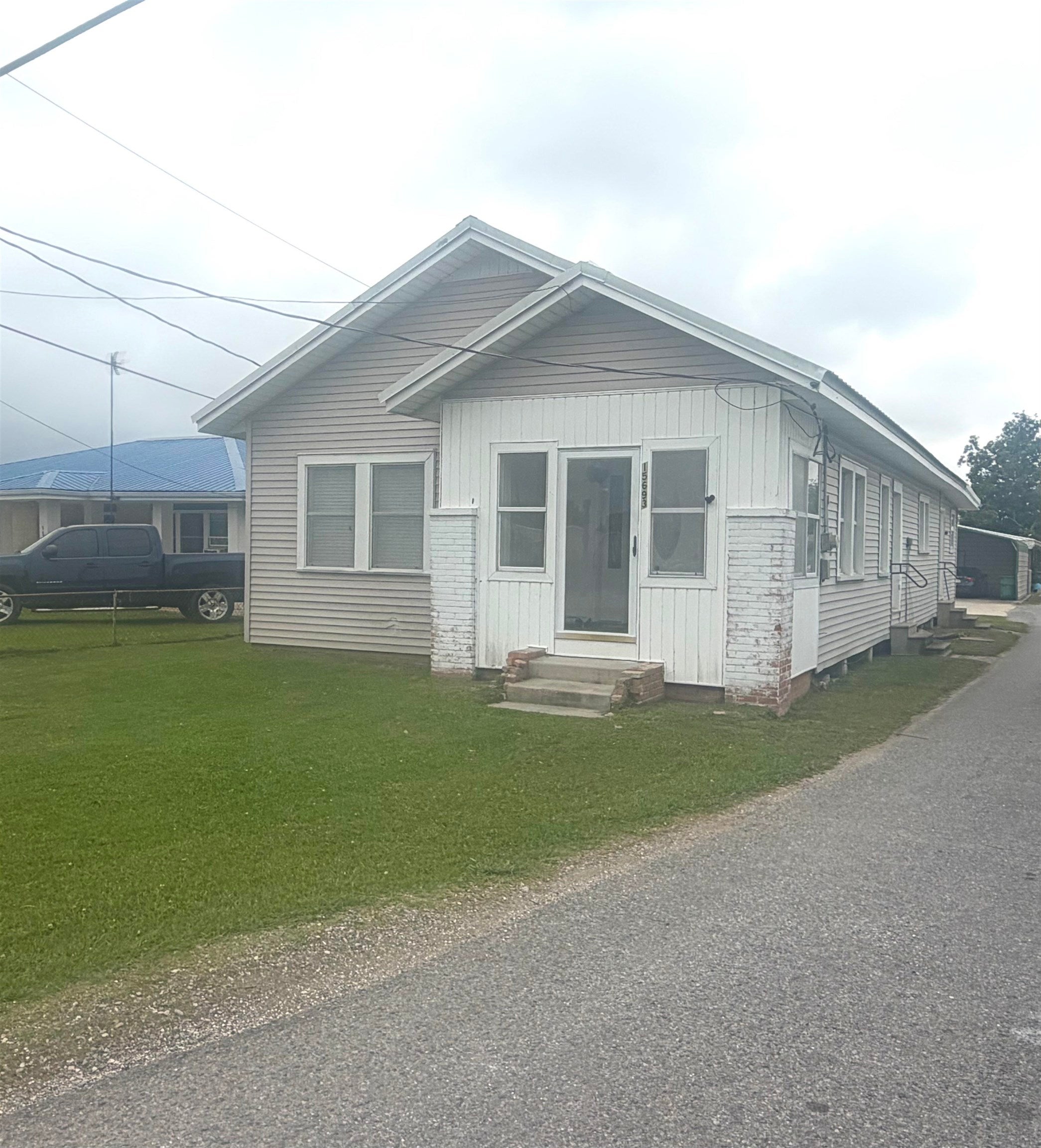 15693 East Main Street — photo