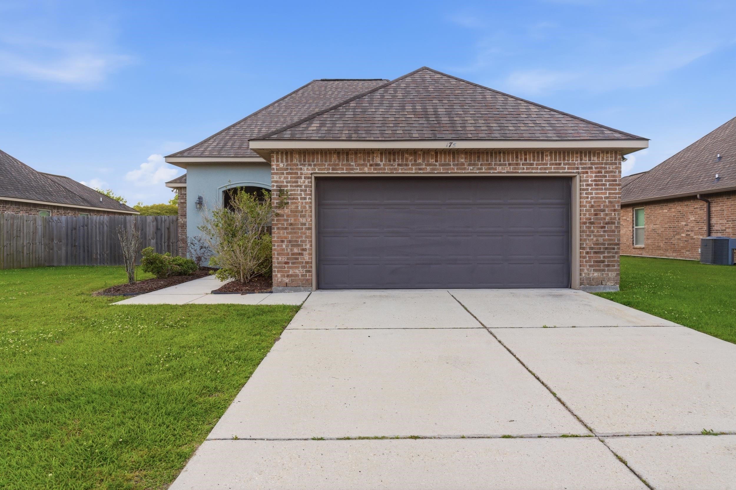 175 Highland Oaks Ave — photo