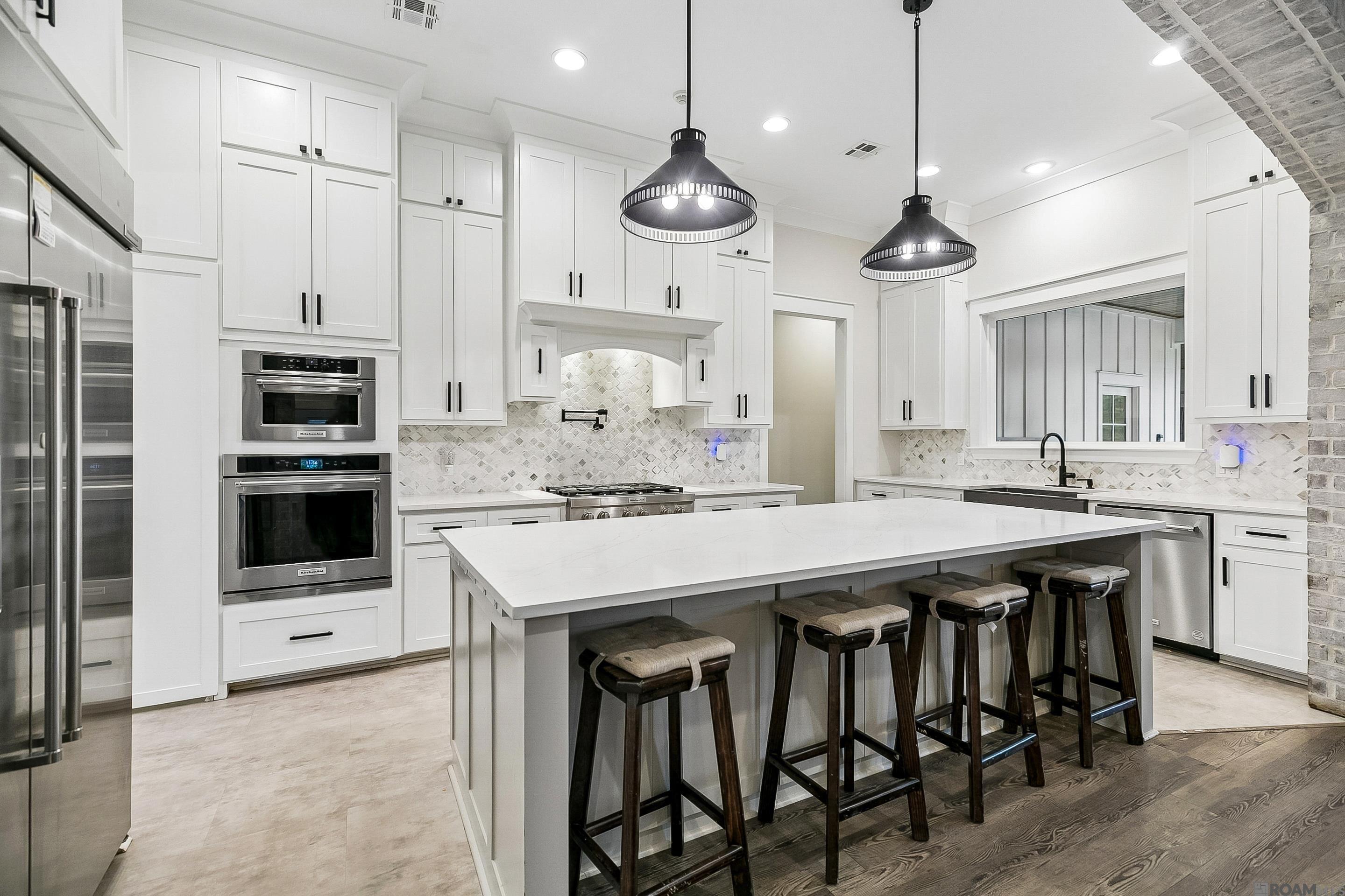 634 W Bayou Dr — photo