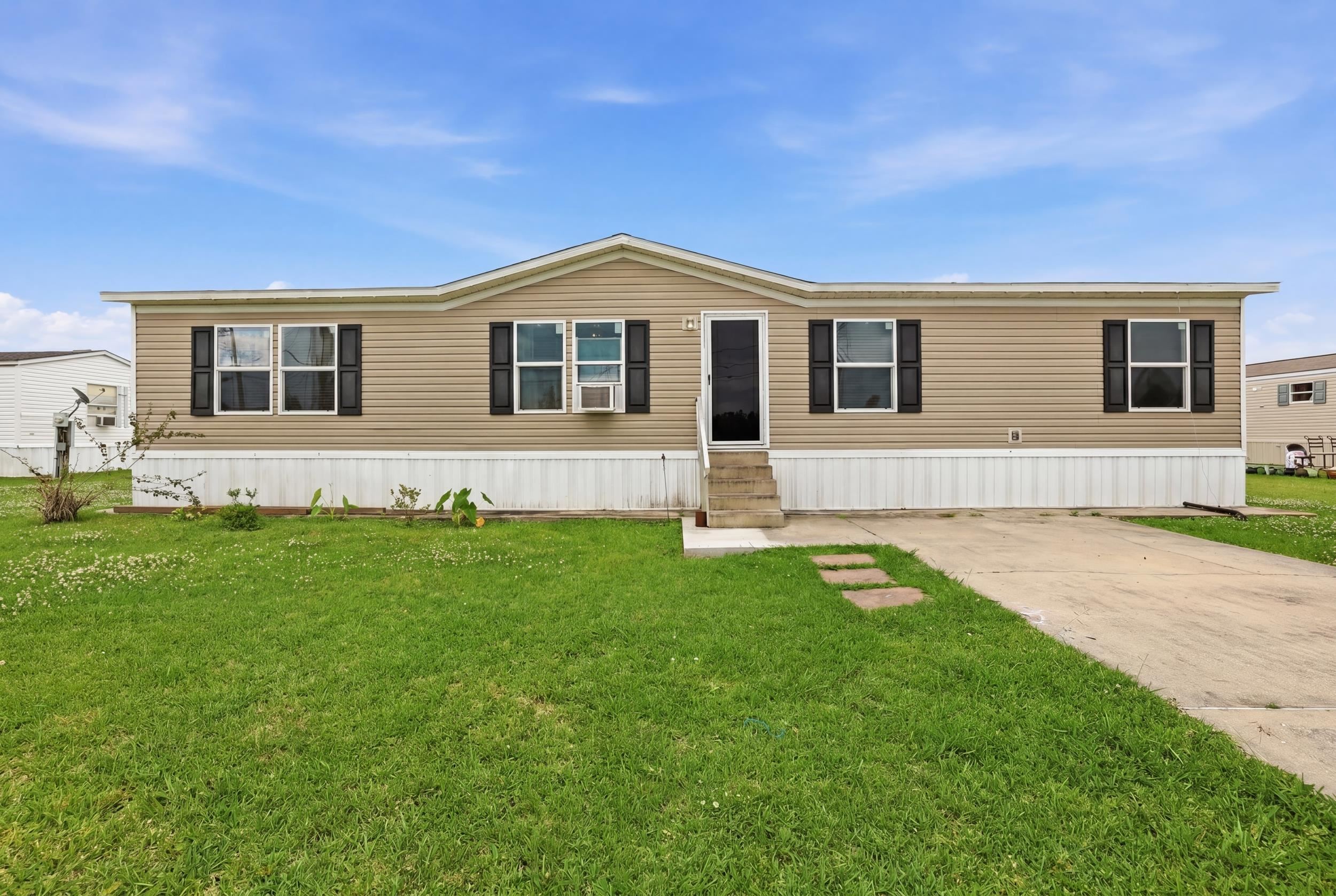 515 Blakefield Dr — photo