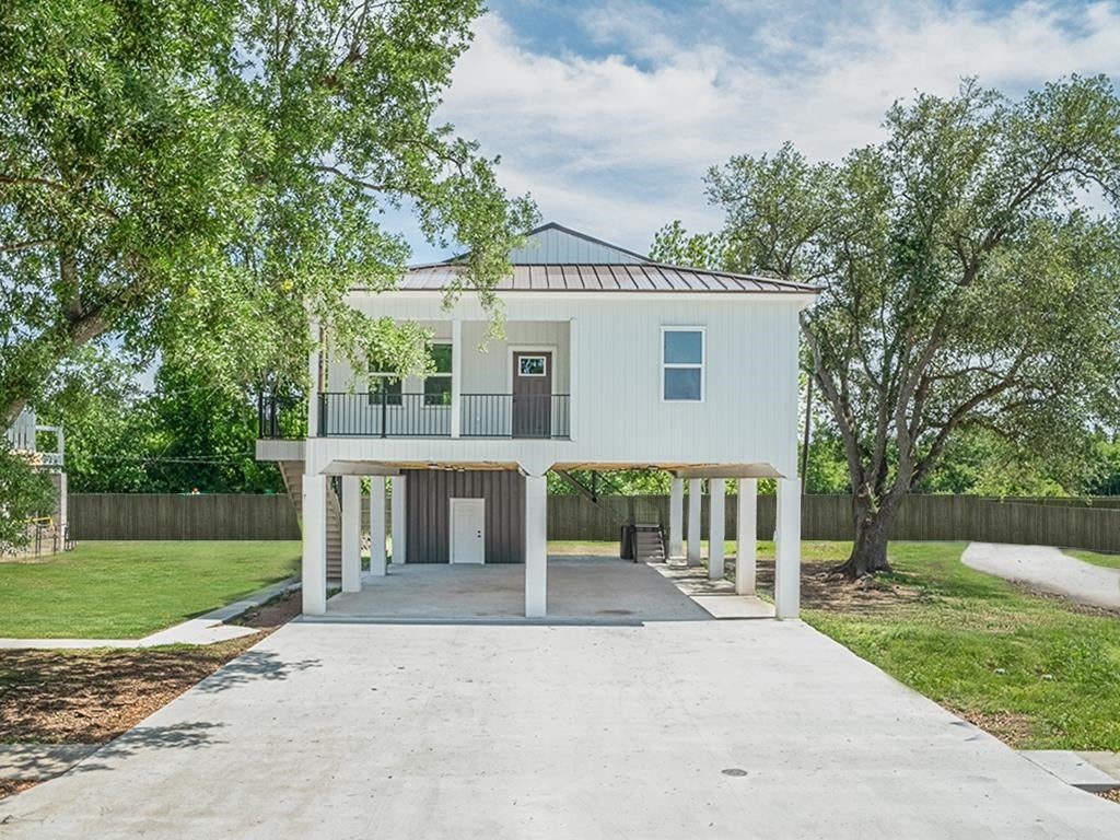 600 Westview Drive — photo