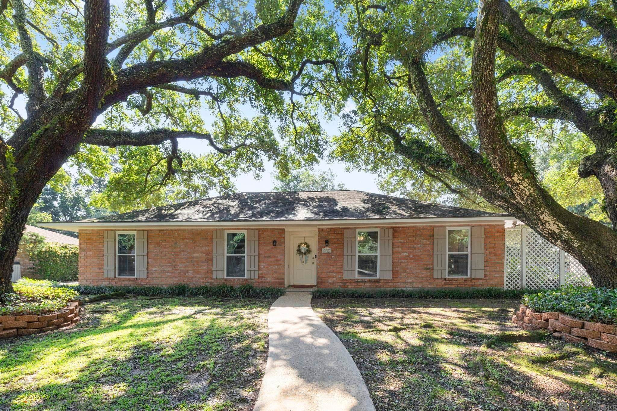 348 Chippenham Dr — photo
